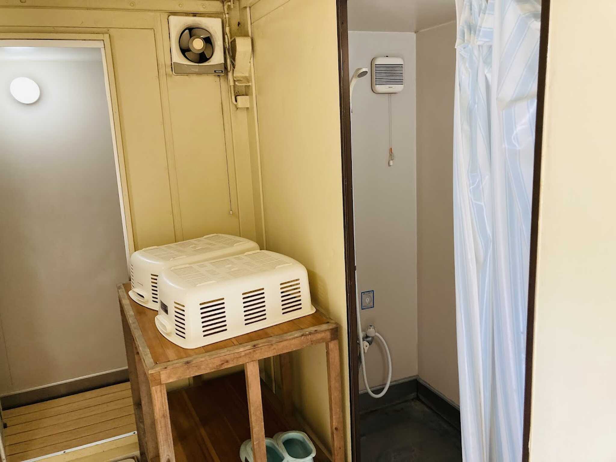 シャワー室(無料/24h利用可)