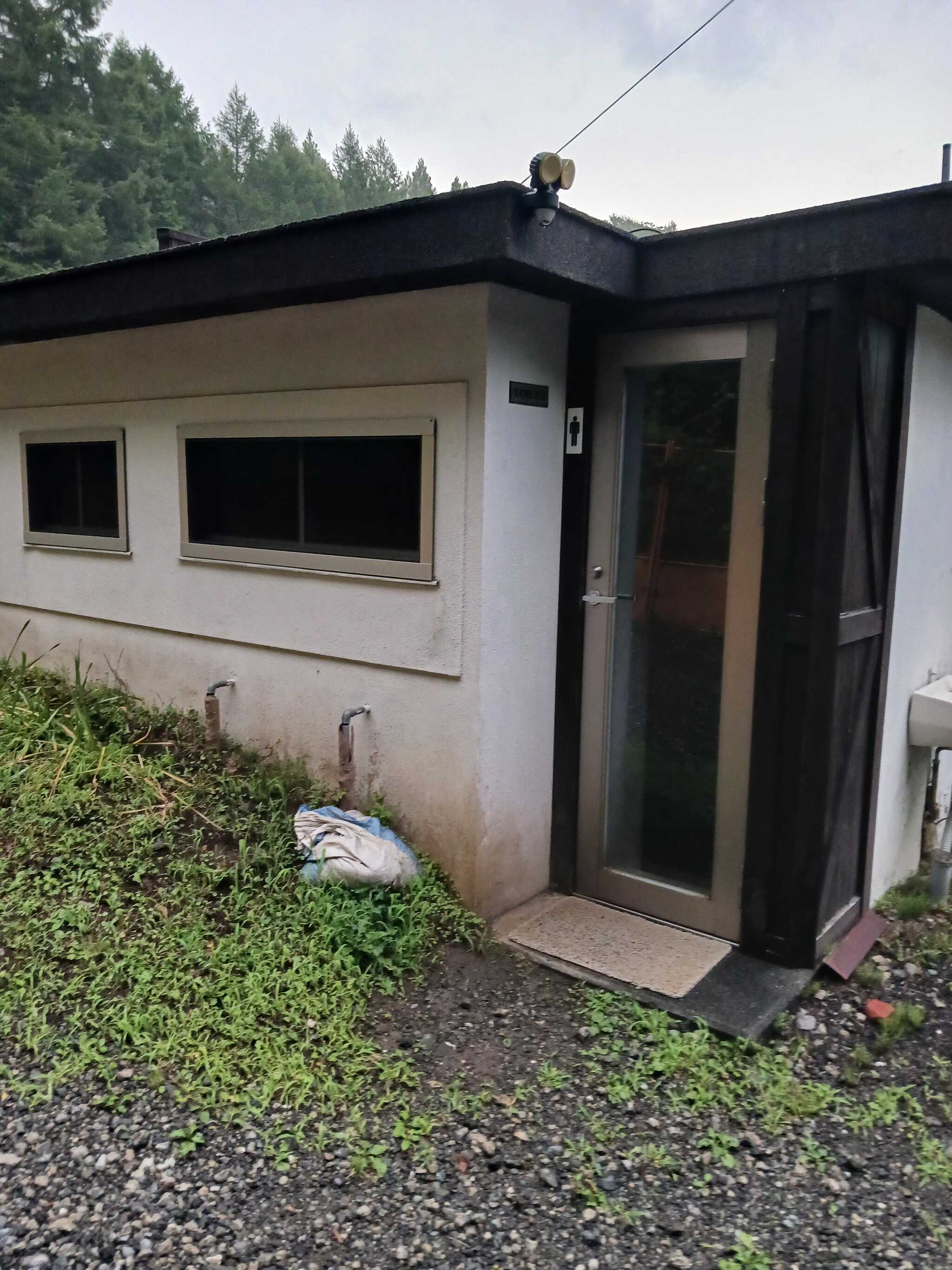トイレ棟