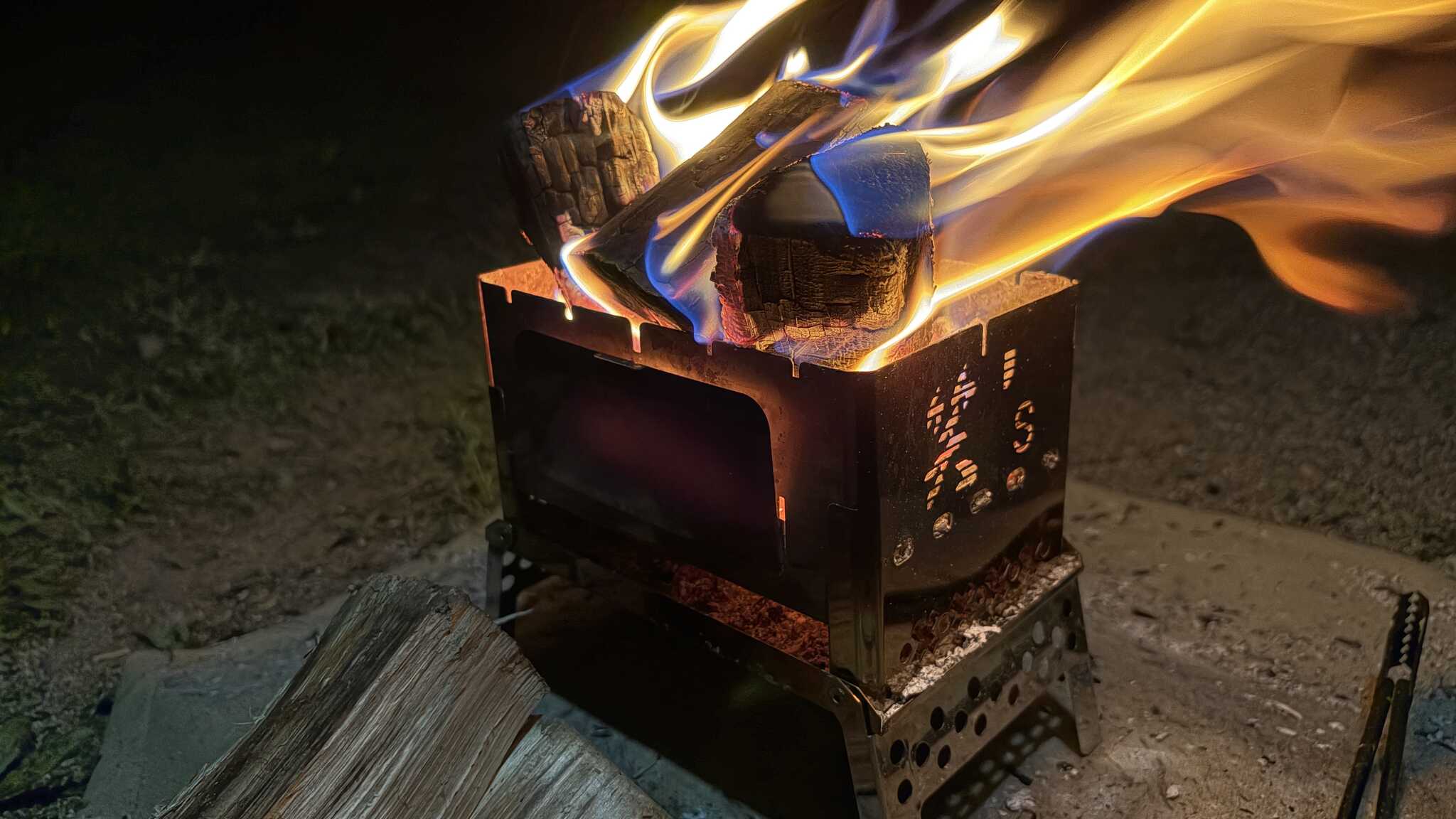 メタル賽銭箱での焚き火