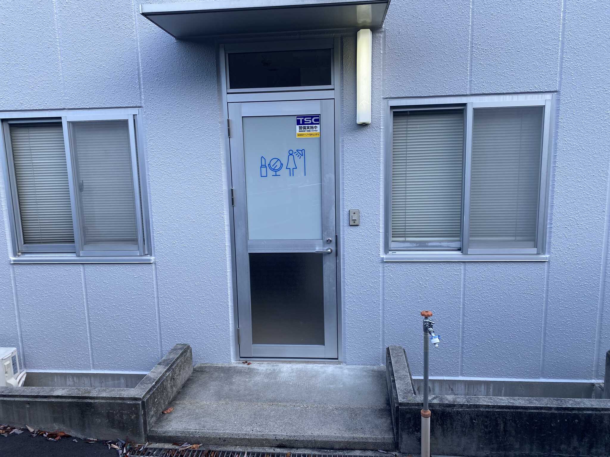 シャワー室入り口