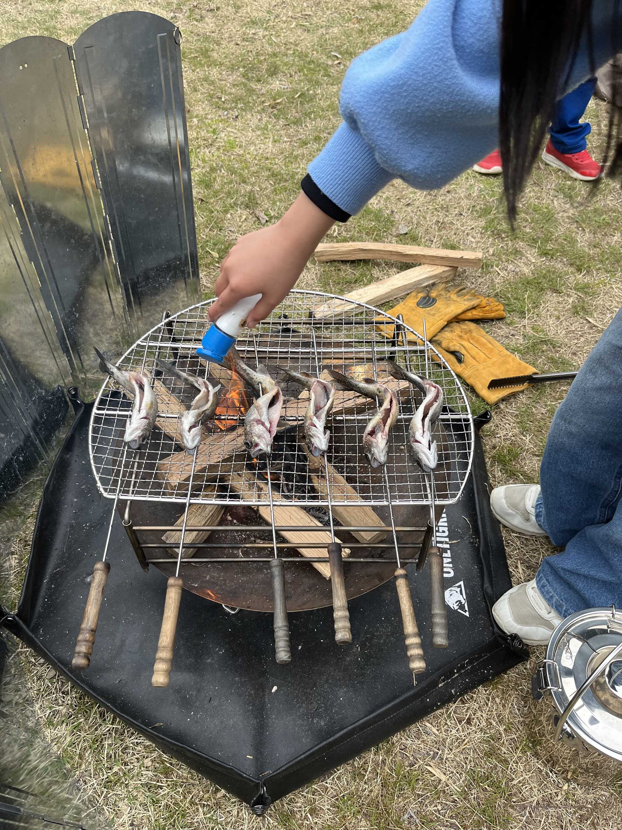 ニジマス釣りの塩焼き