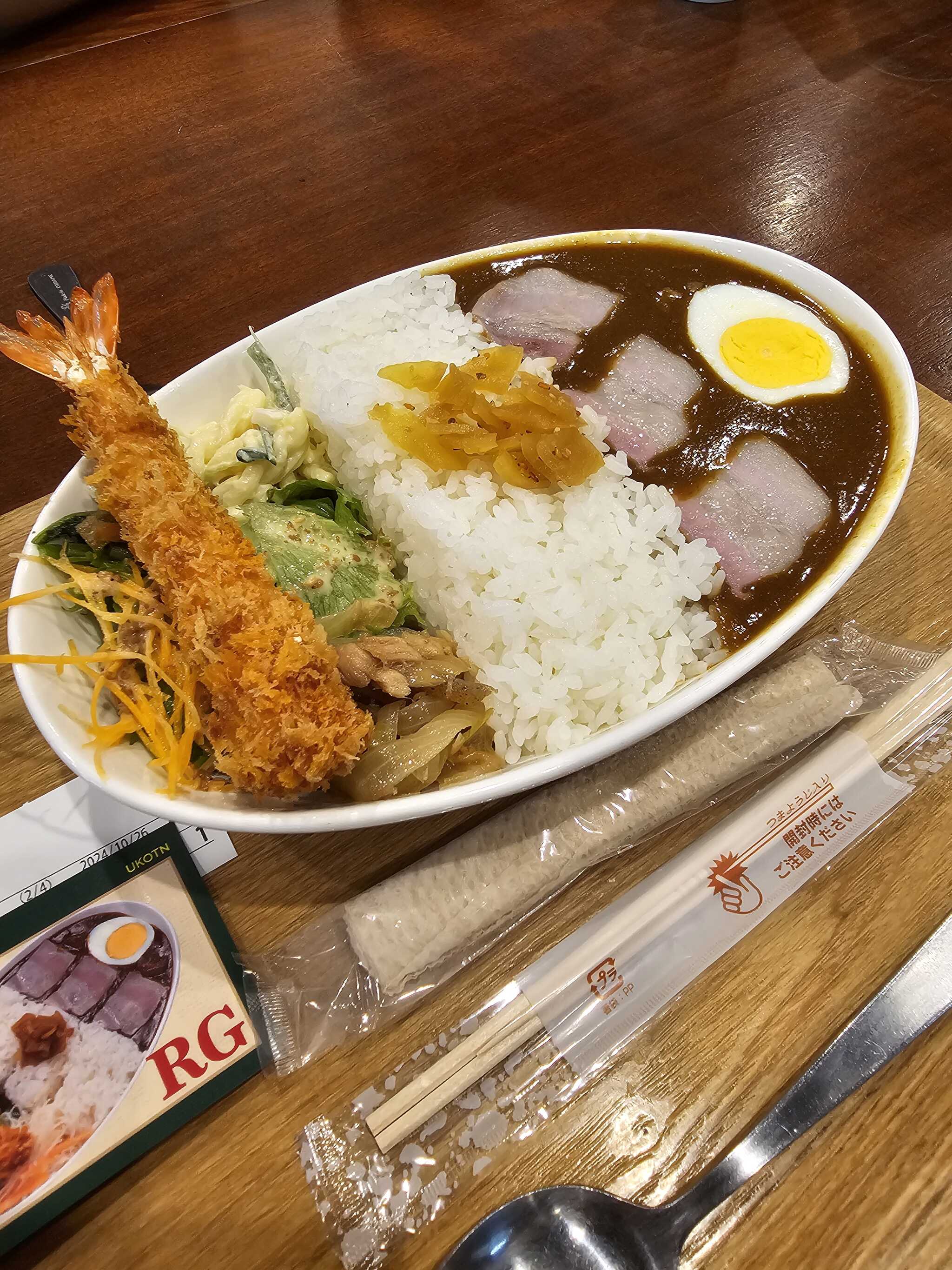 キャンプ場近くのカフェ