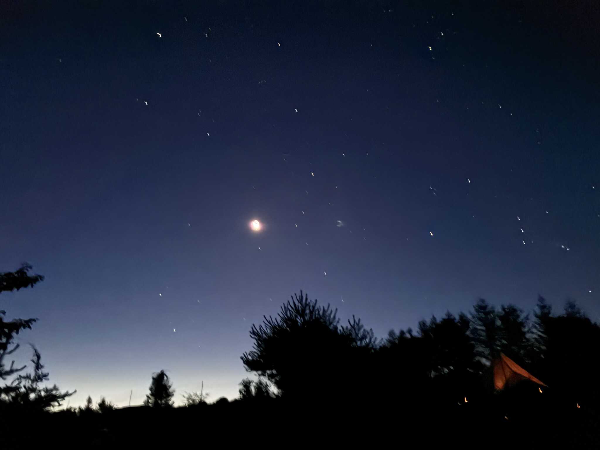 キャンプ場から、夜の空。