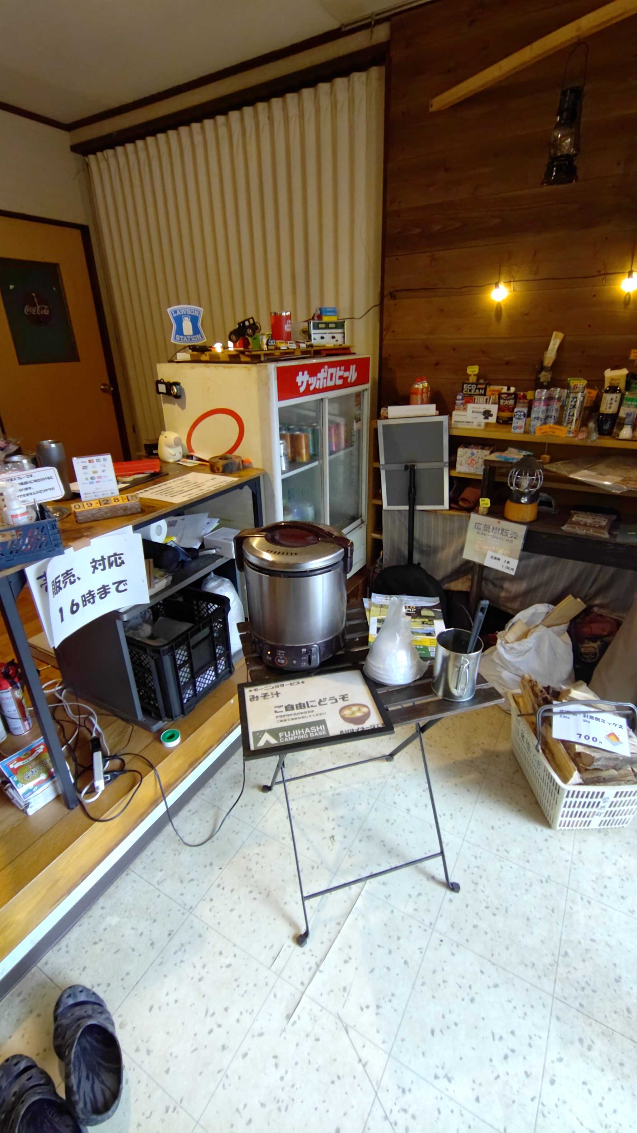 色々売ってるし朝イチの味噌汁最高!