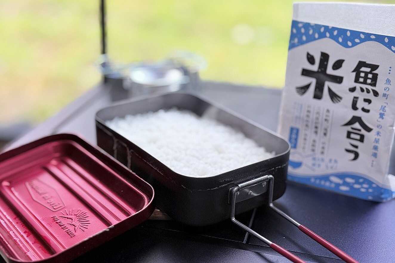 晩ご飯は、メスティンで炊き始めます。