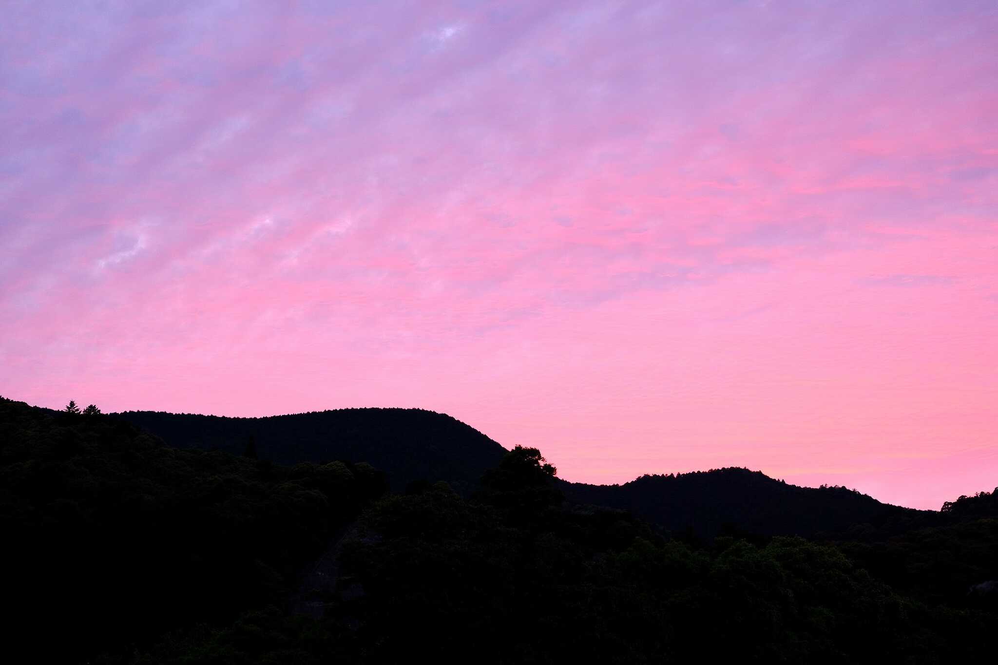 天気予報が、晴れから曇りへ。少しだけ夕焼け。