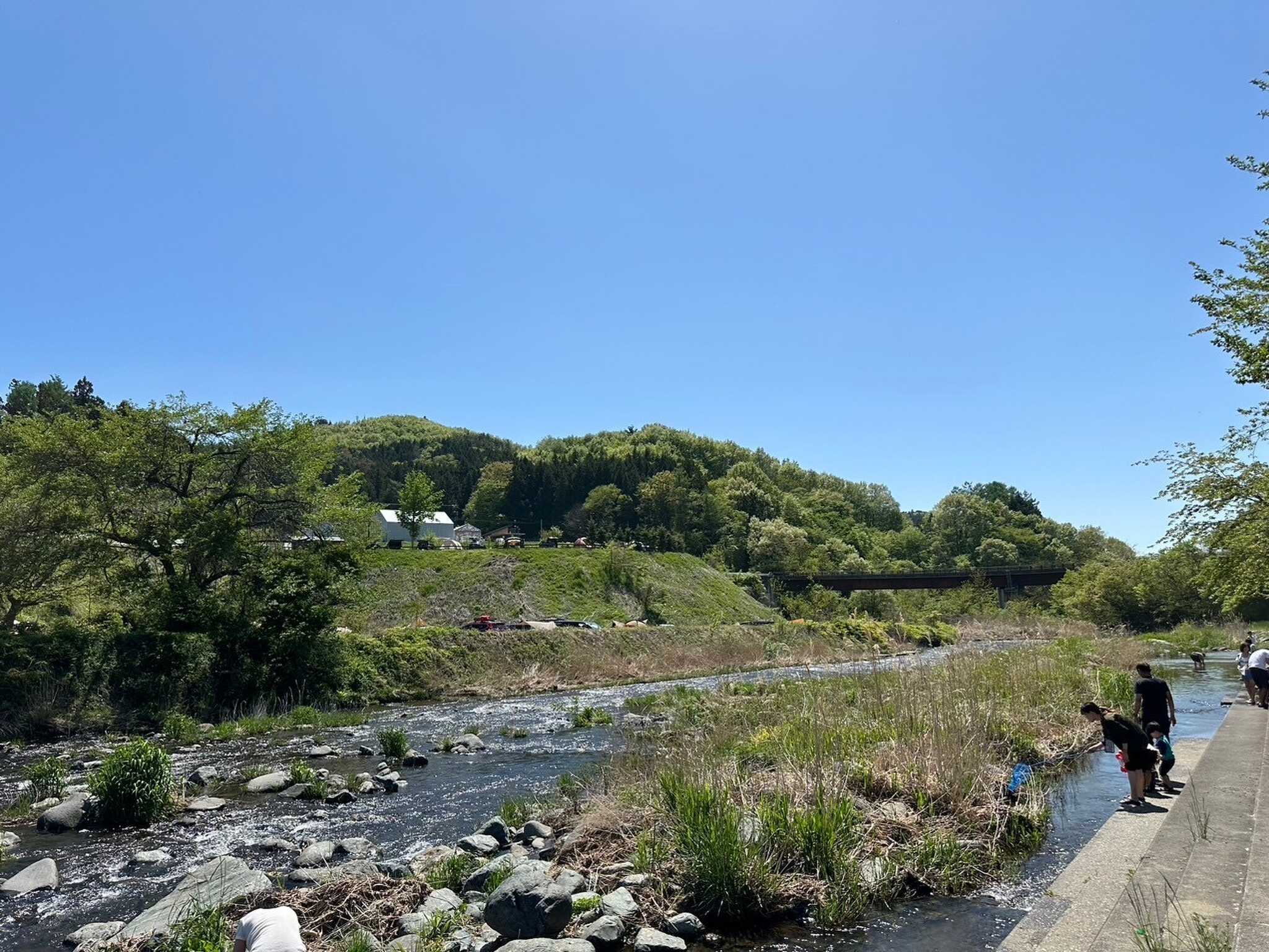徒歩5分の川