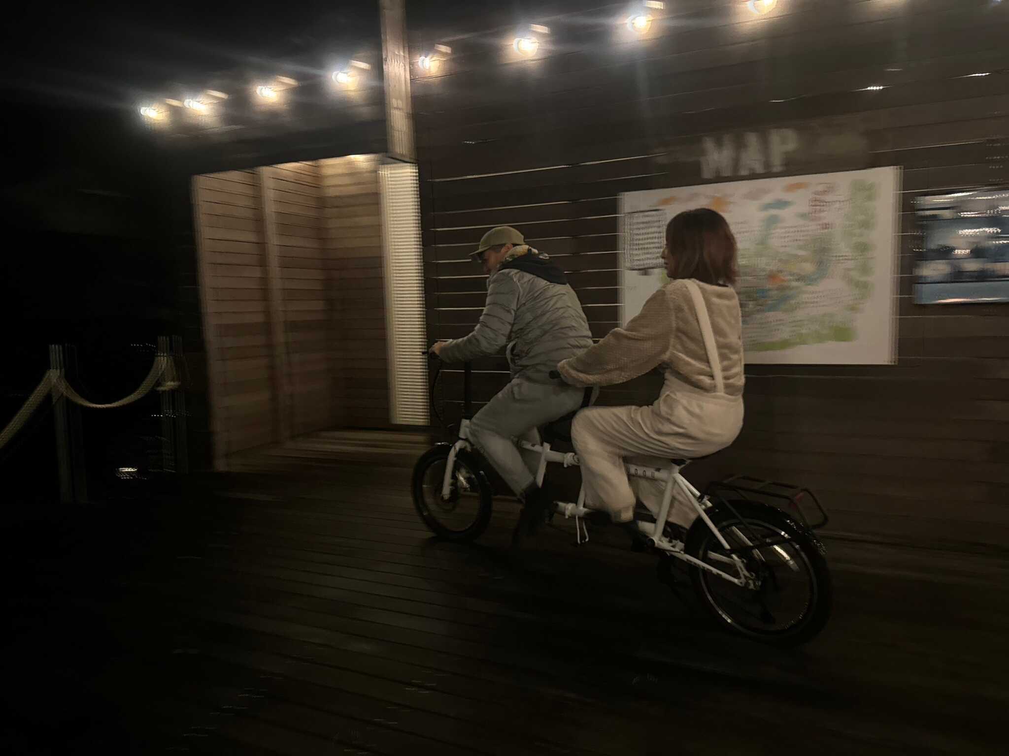 共用スペースにある2人乗り自転車
