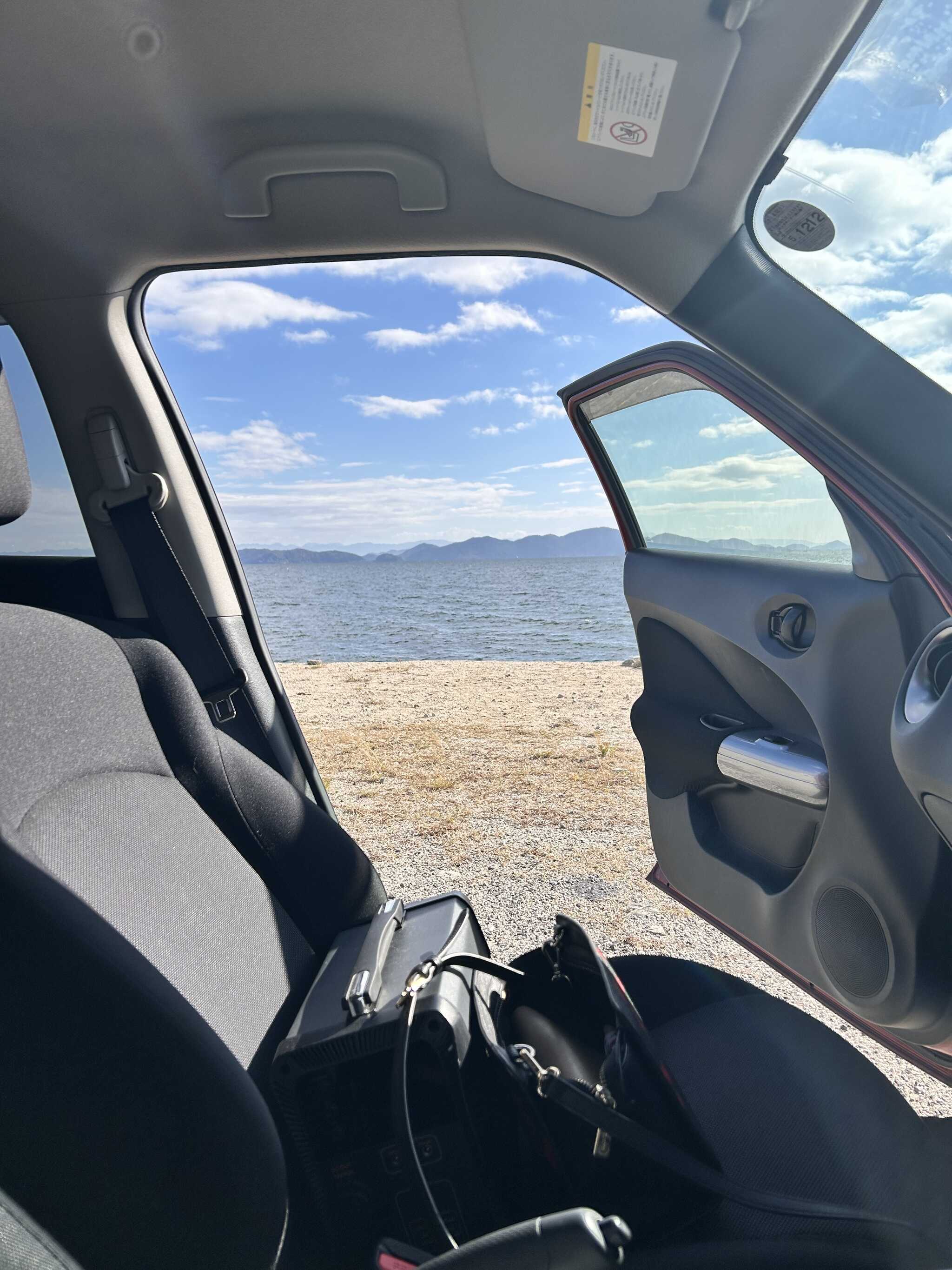 撤収後の運転席から