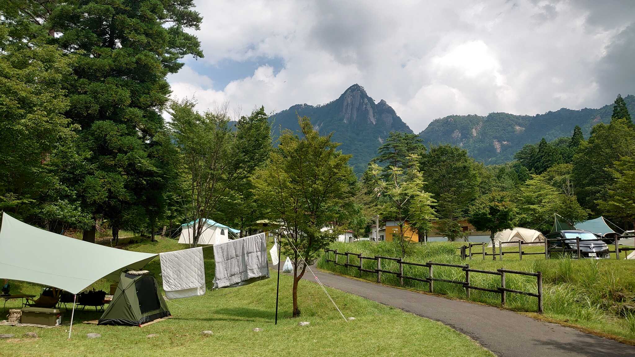 サイトからは雄大な景色、キャンプ場は綺麗に管理されていて自然が好きな人には最高なトコです、