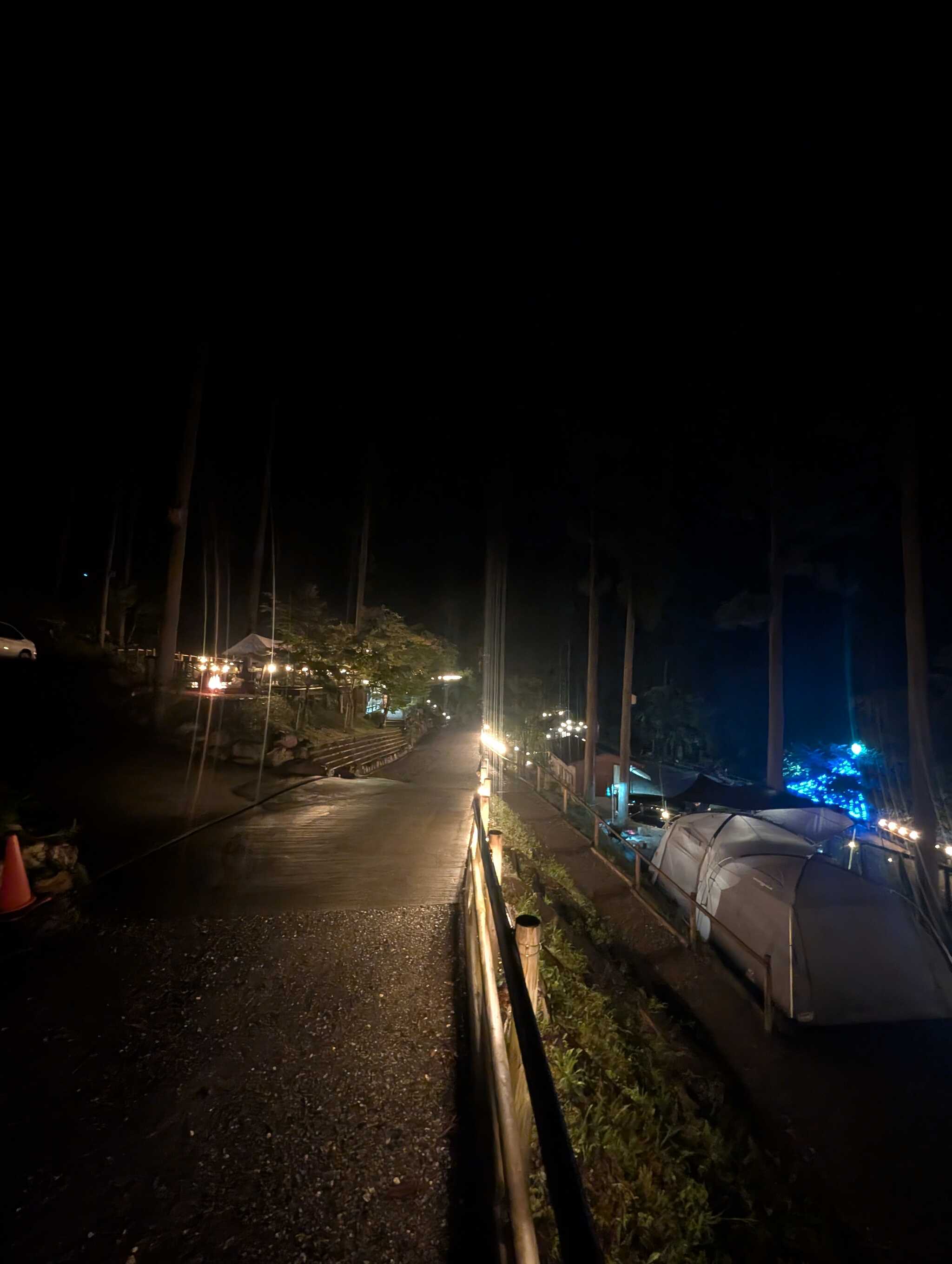 夜のキャンプ場