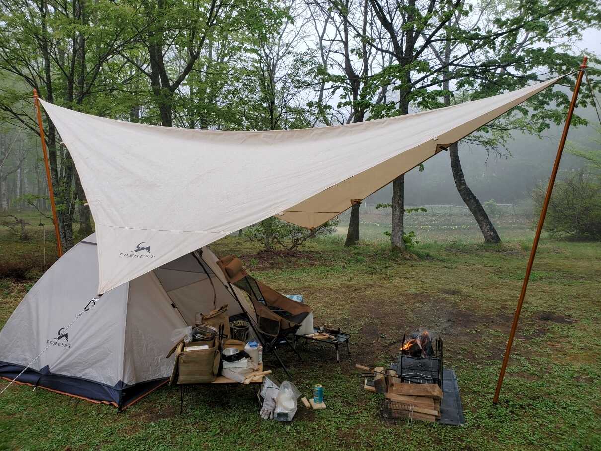 雨の中の設営
