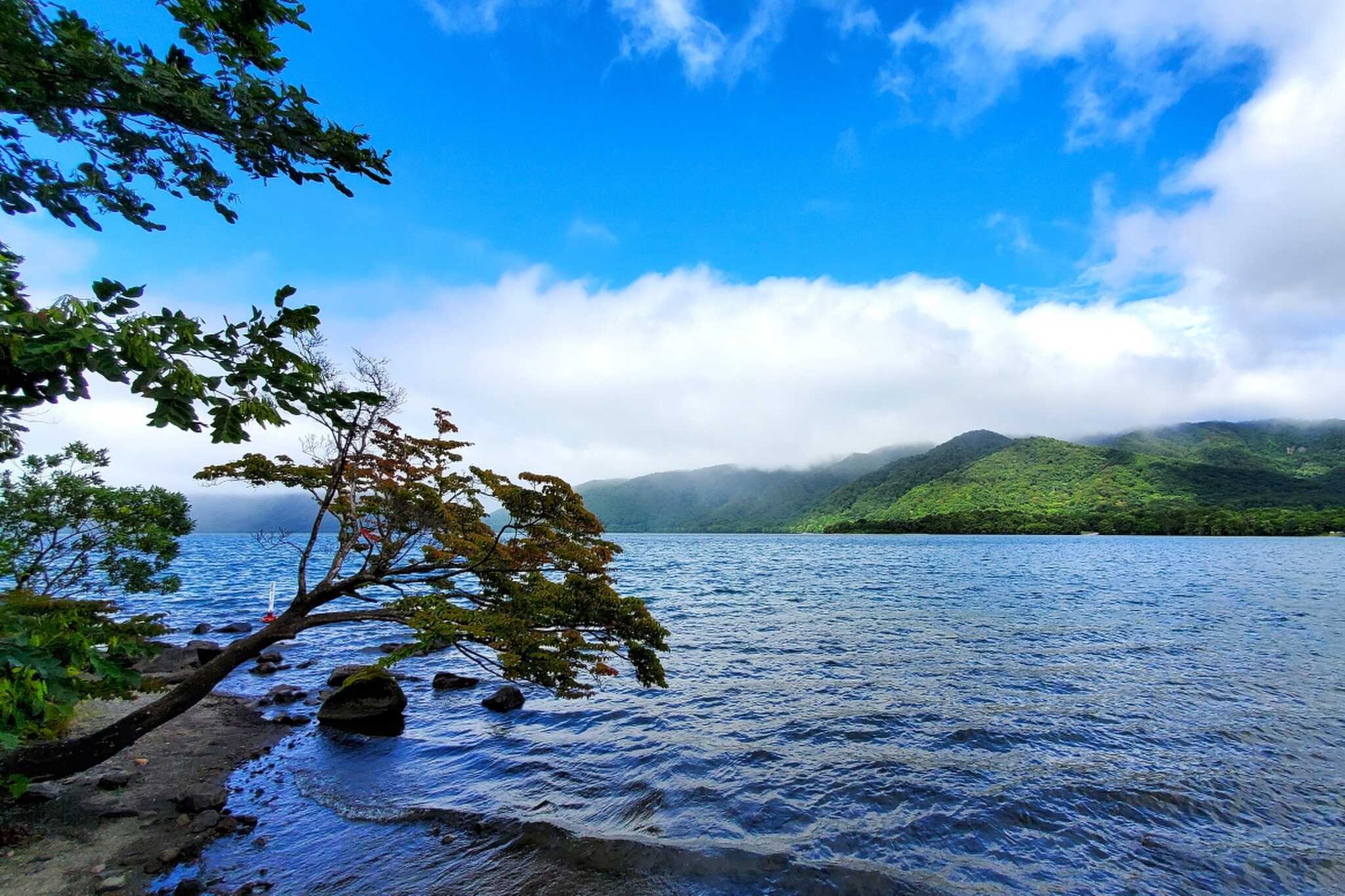 サイトから眺めた湖畔風景1