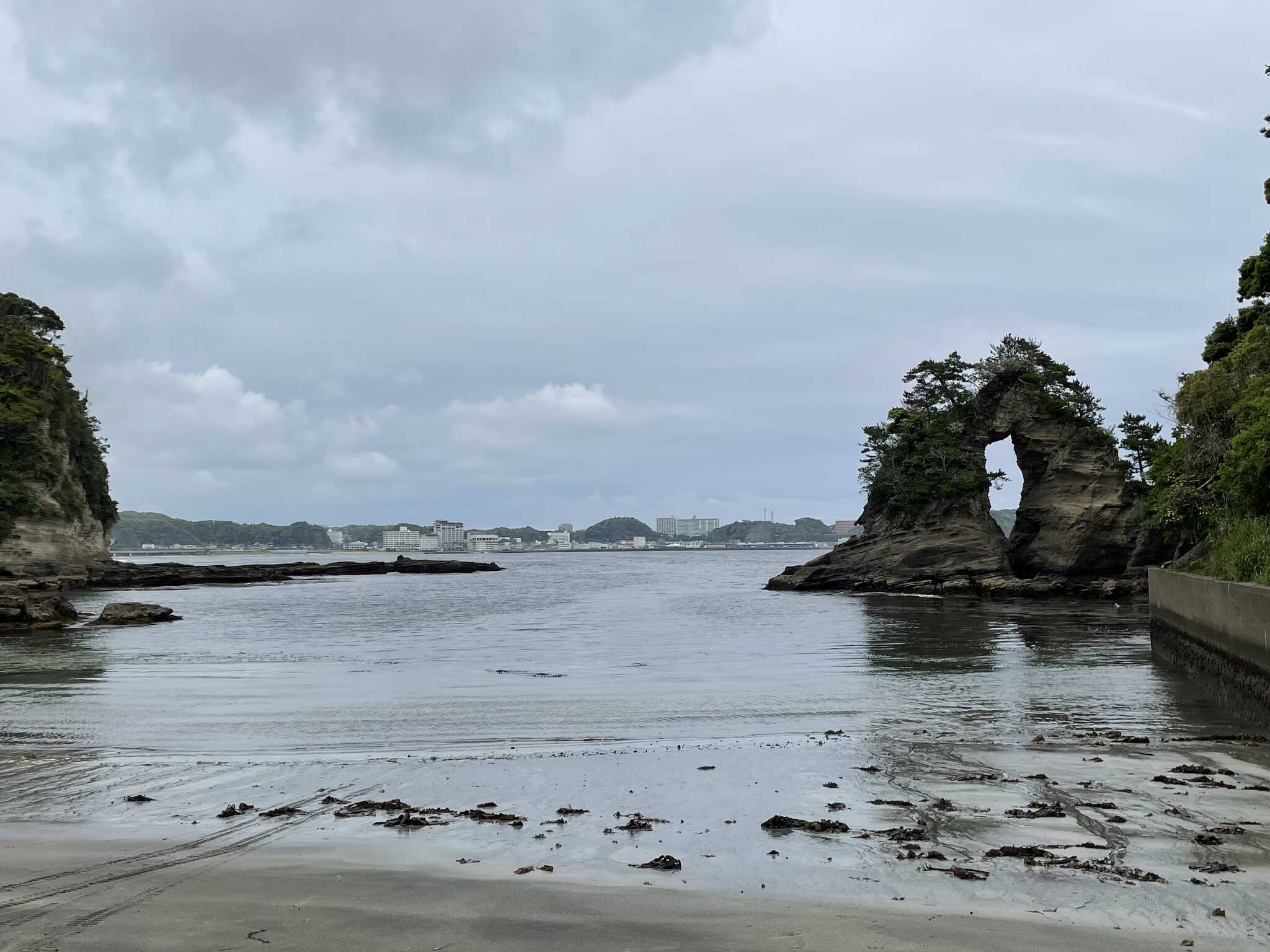 近くの砂浜