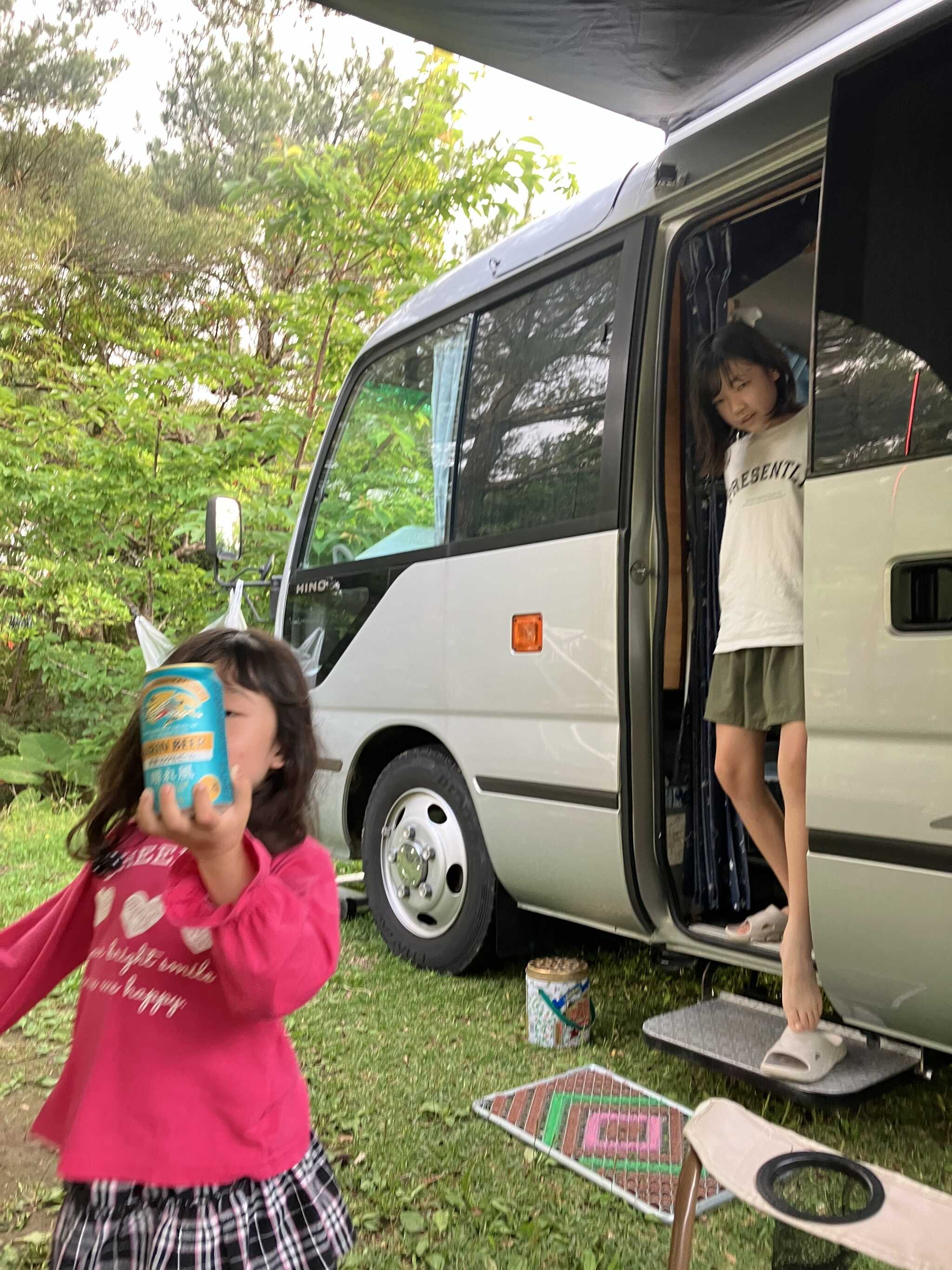 孫と手作りキャンピングカー