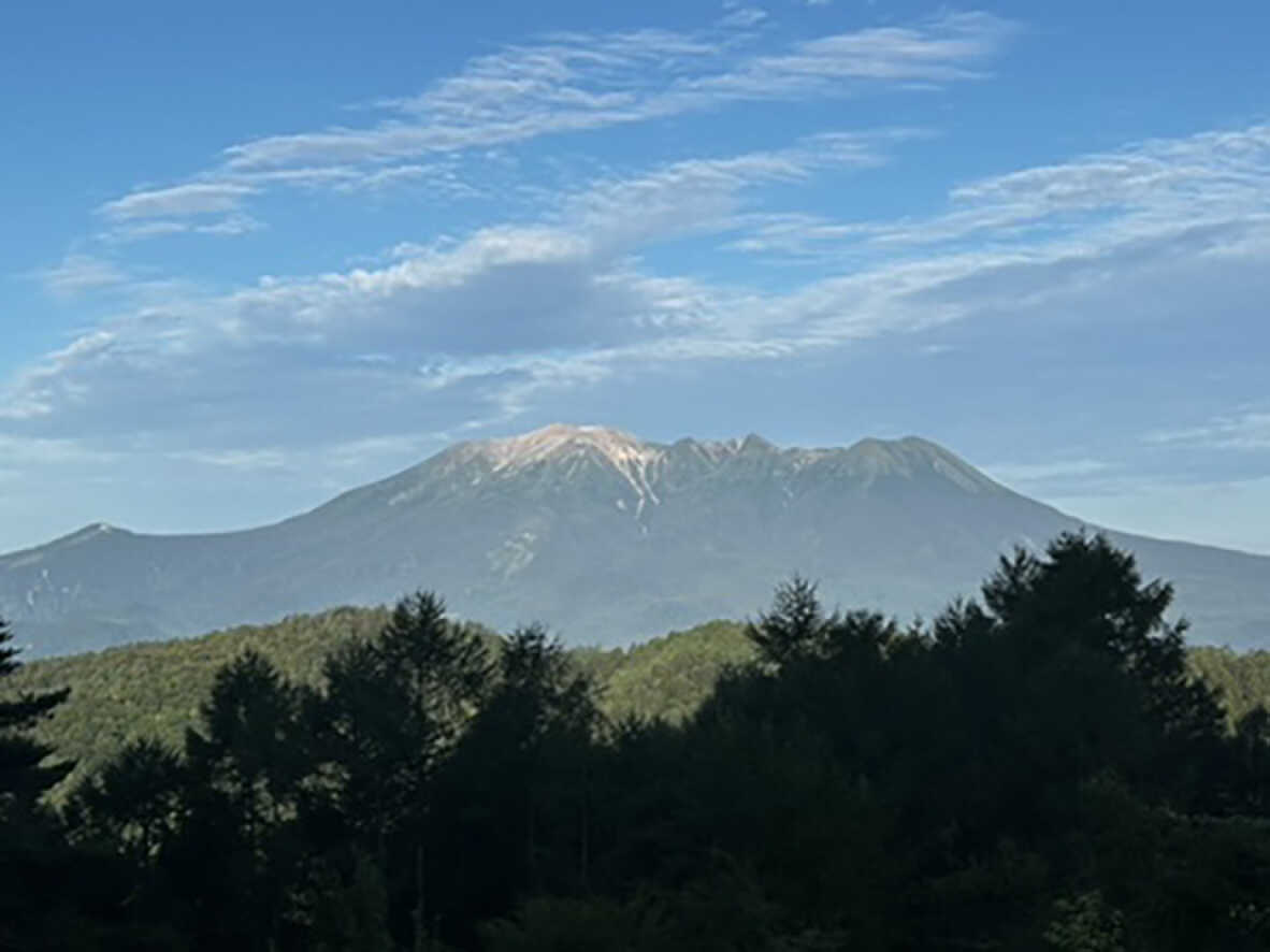 朝の御嶽山