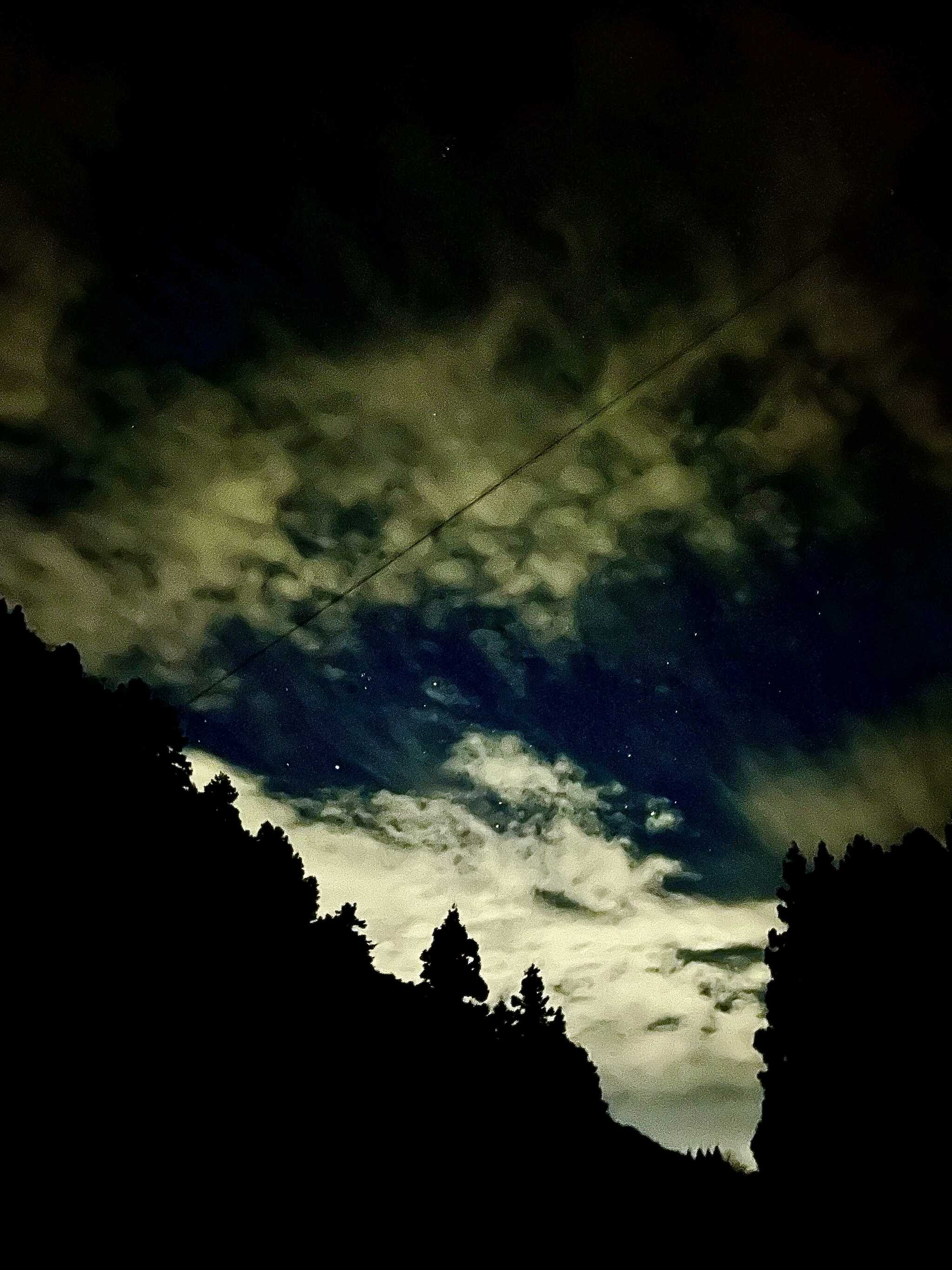 雲が晴れて星が見えてきた...。