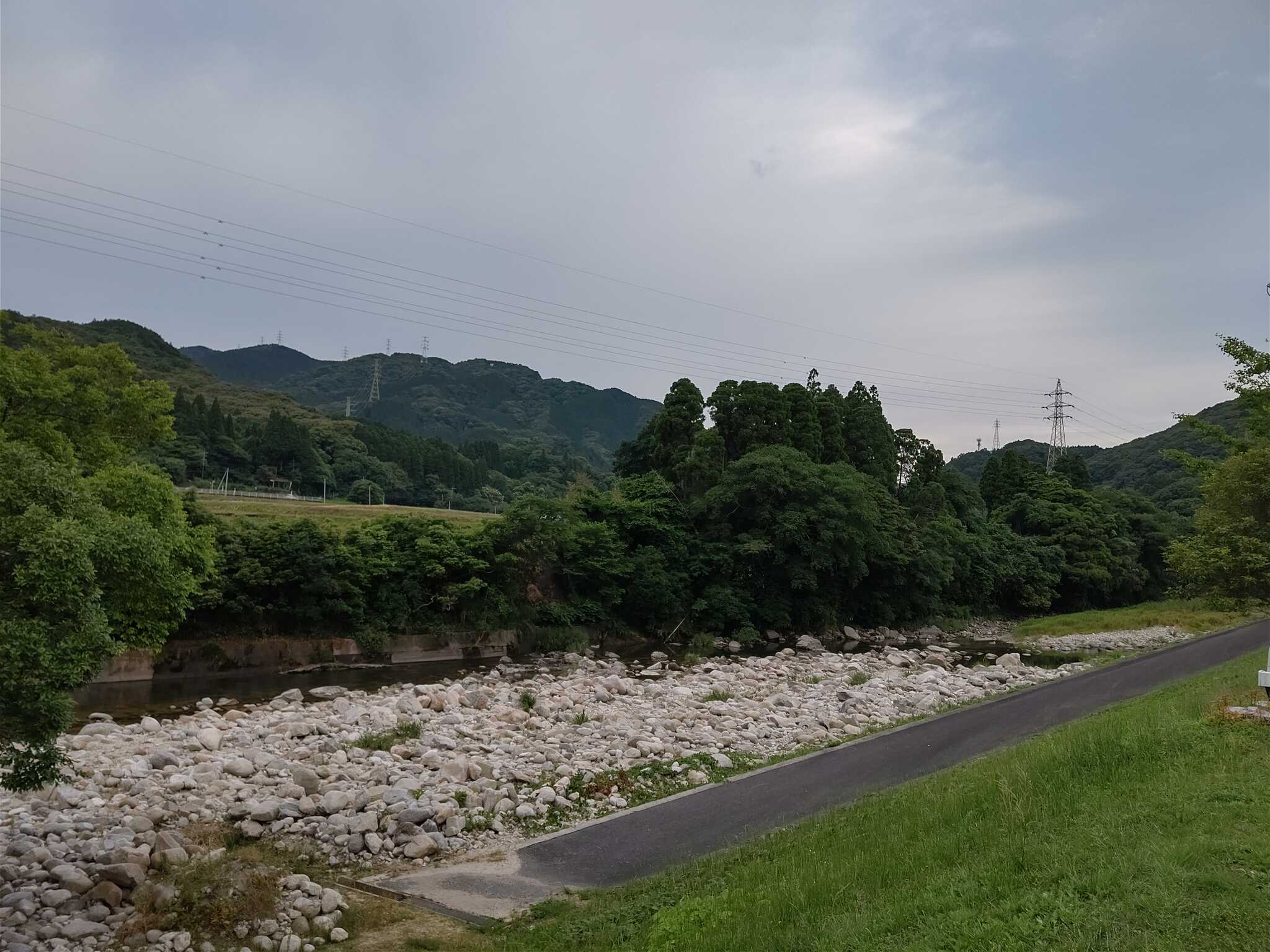 ダム放流