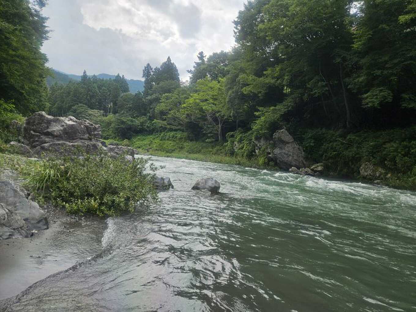 キャンプ地の下の川少し水嵩増してました