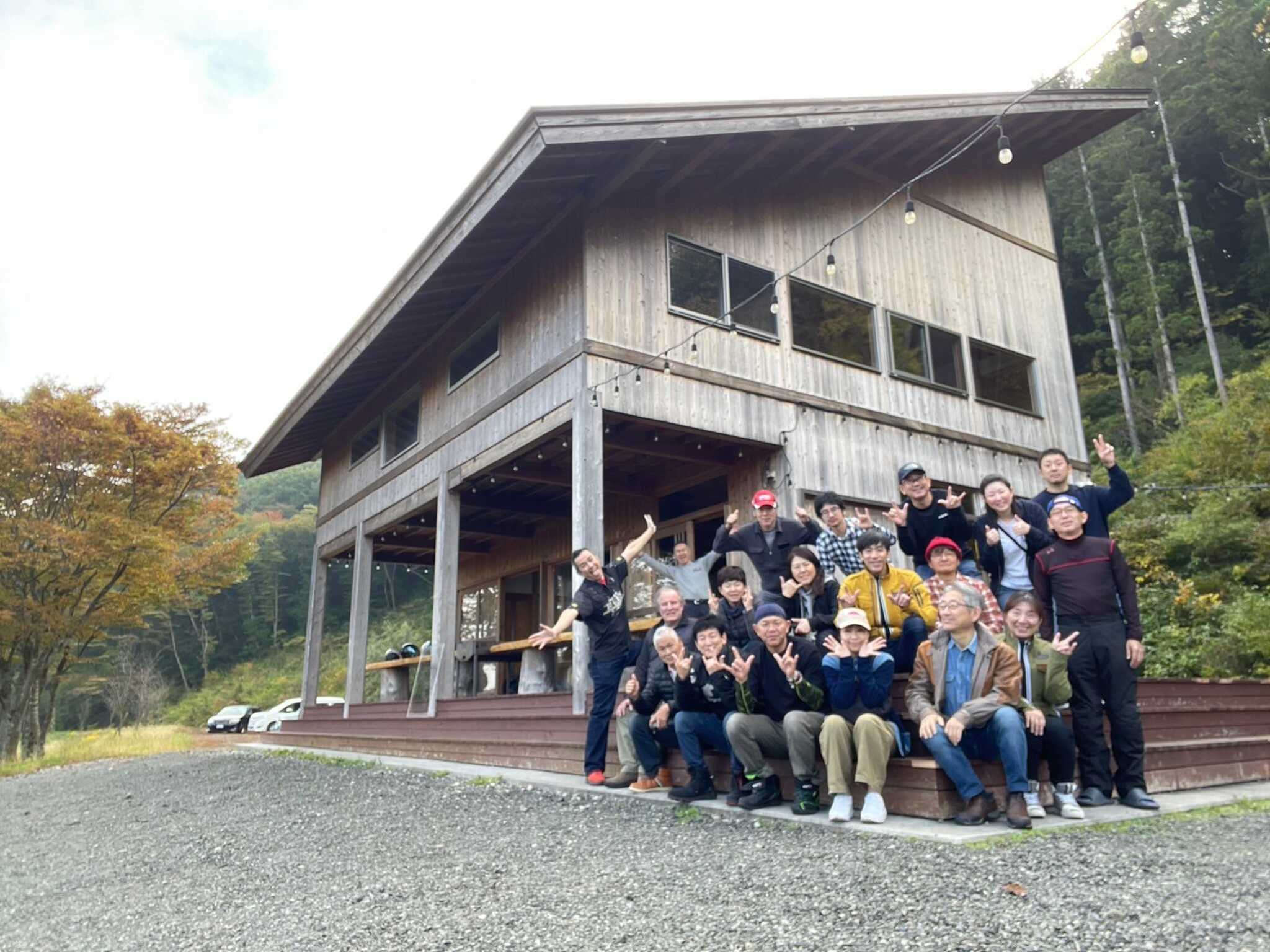 響きのフモトの前で記念写真♪