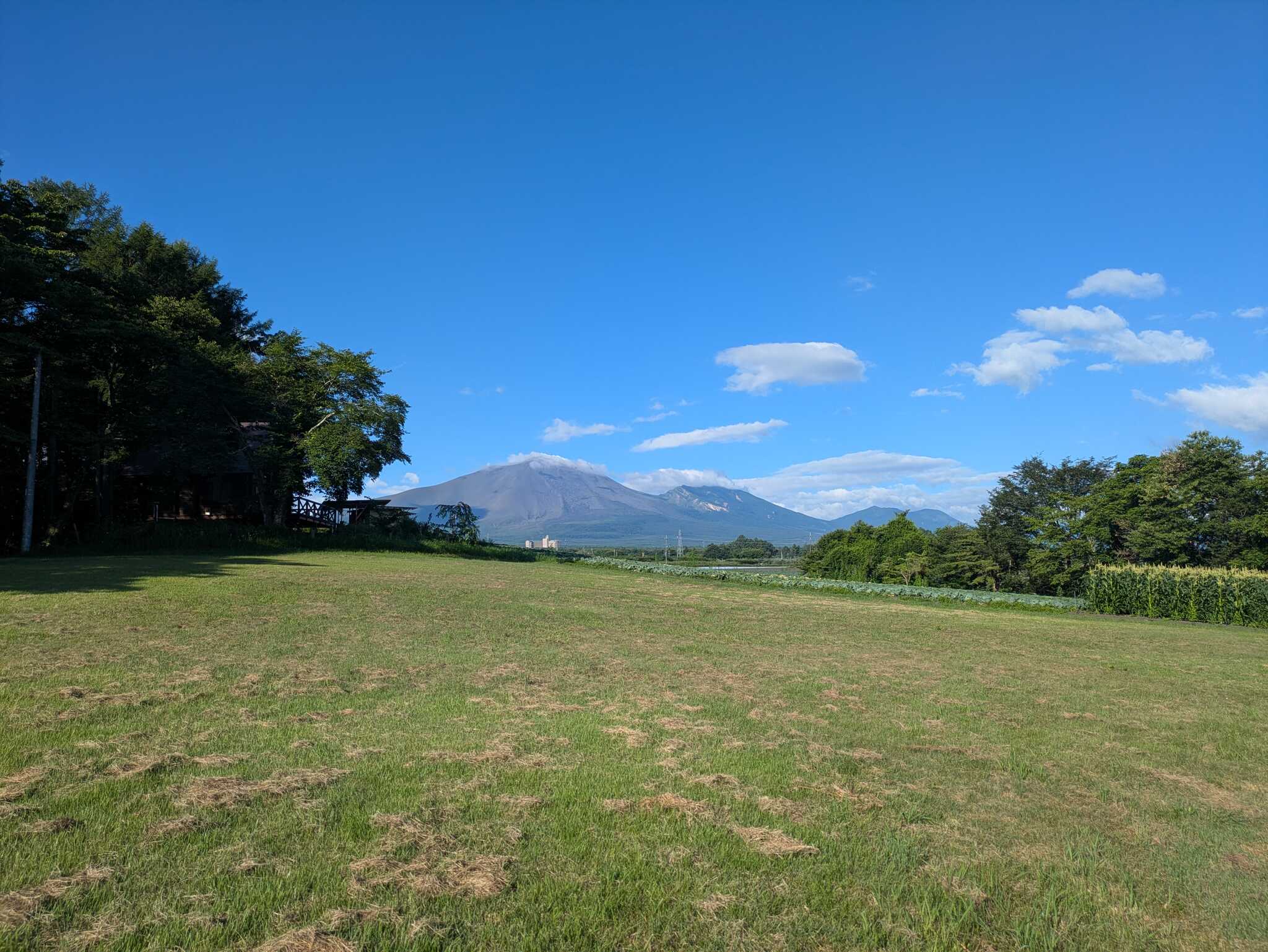 そよ風サイトからの山の景色