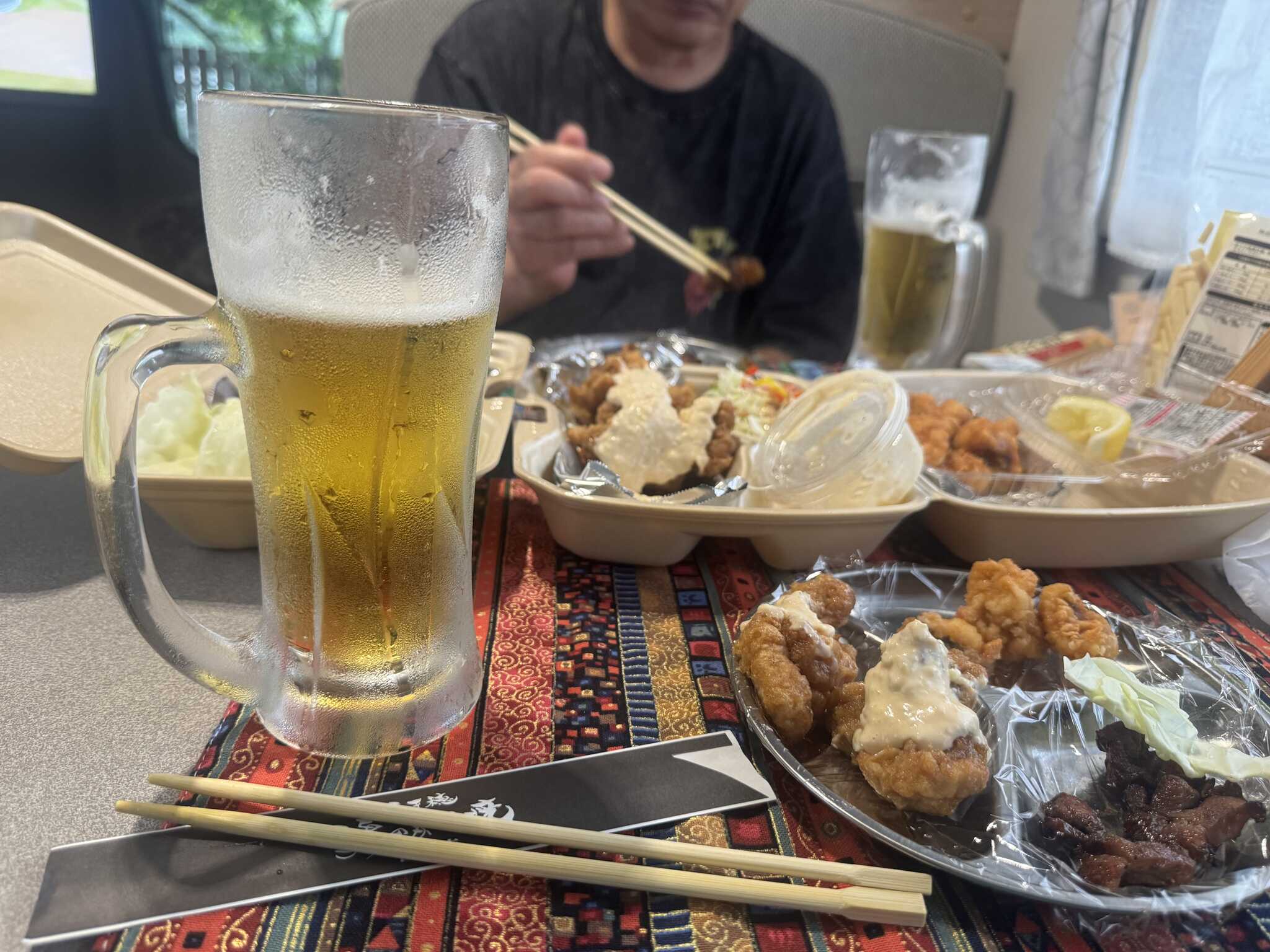 生ビールもテイクアウト出来て雨の車中泊も楽しく過ごせました。