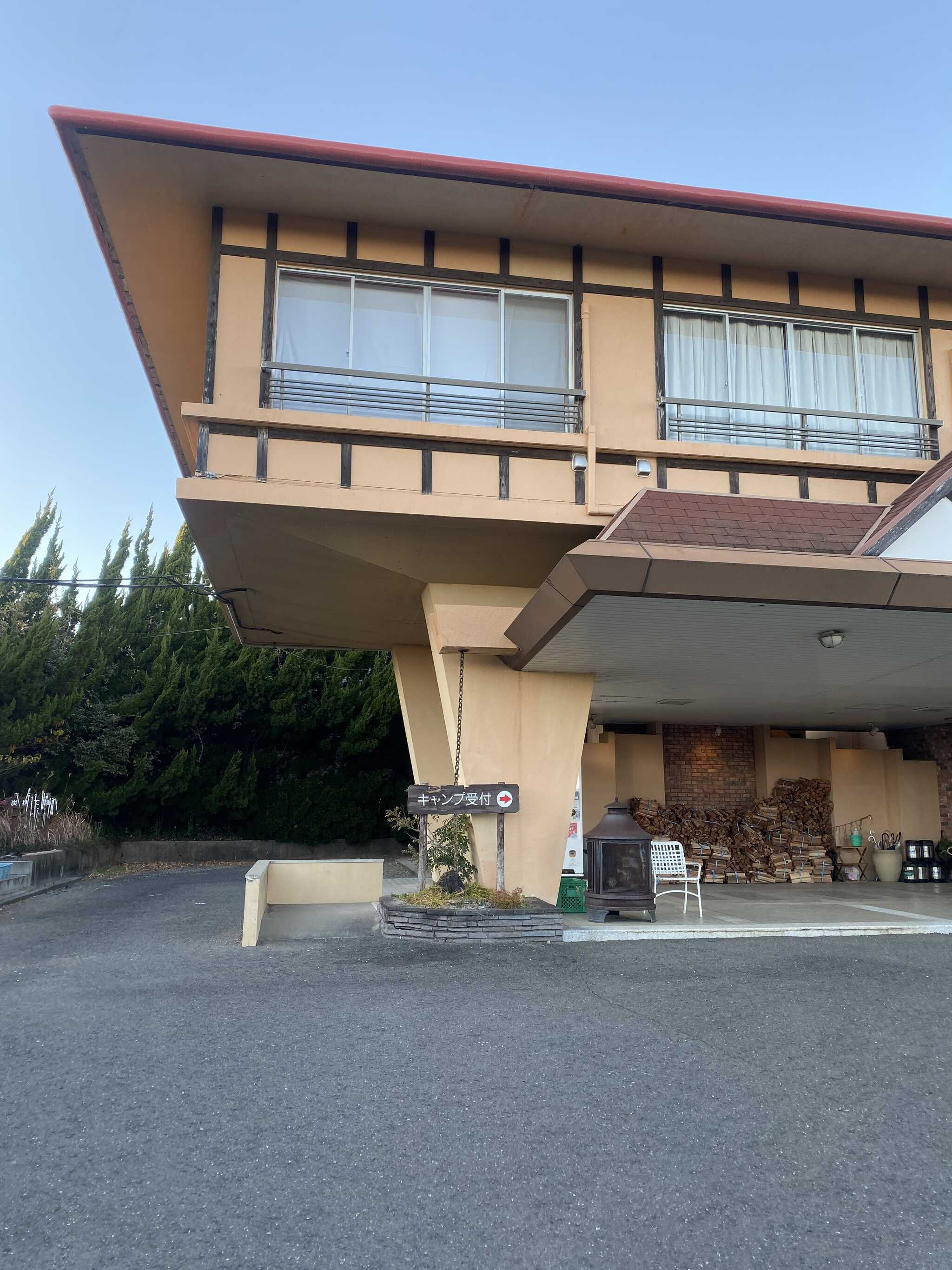 この裏が炊事場
