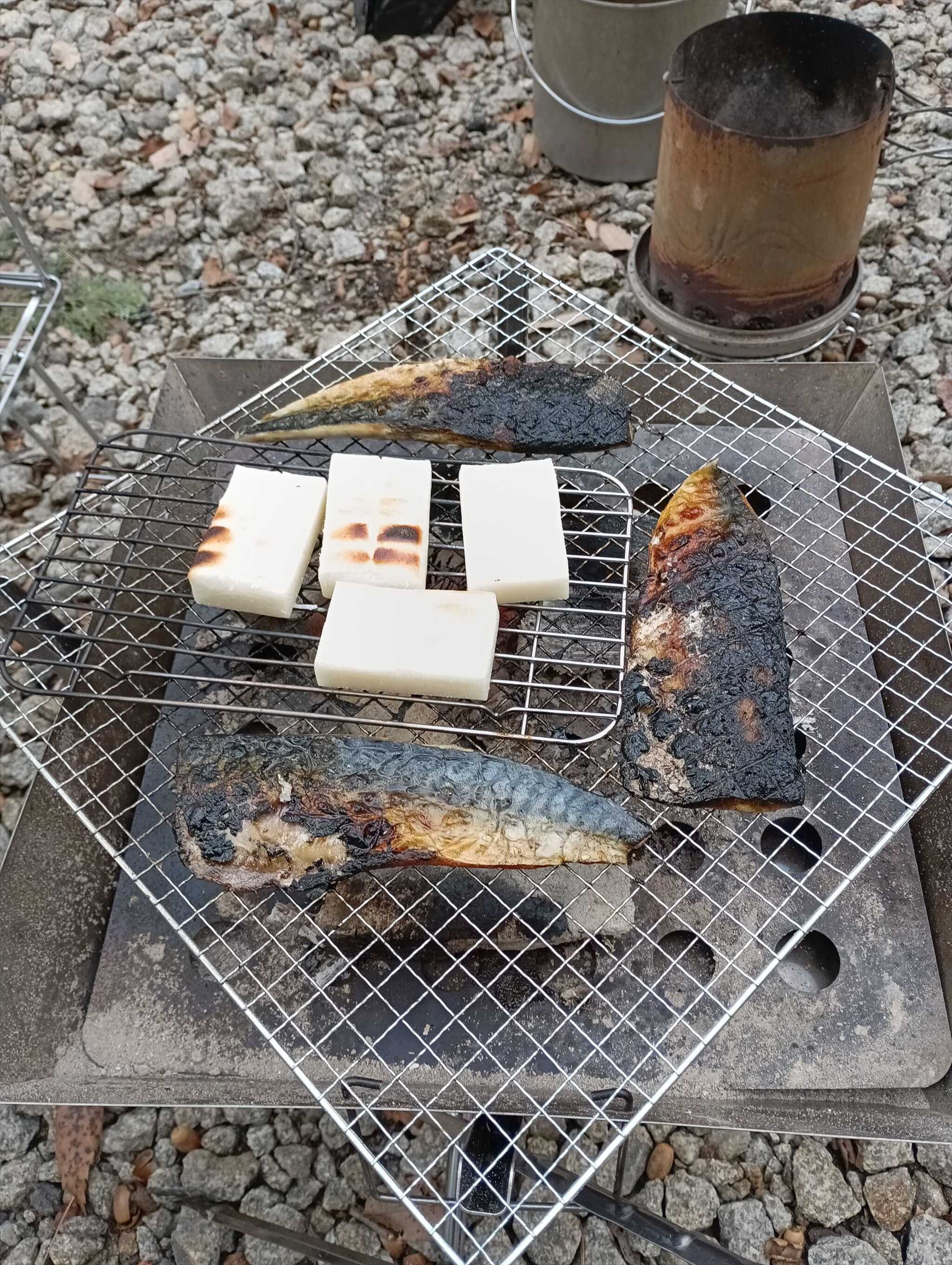 正月なので焼餅 鯖は焦げました