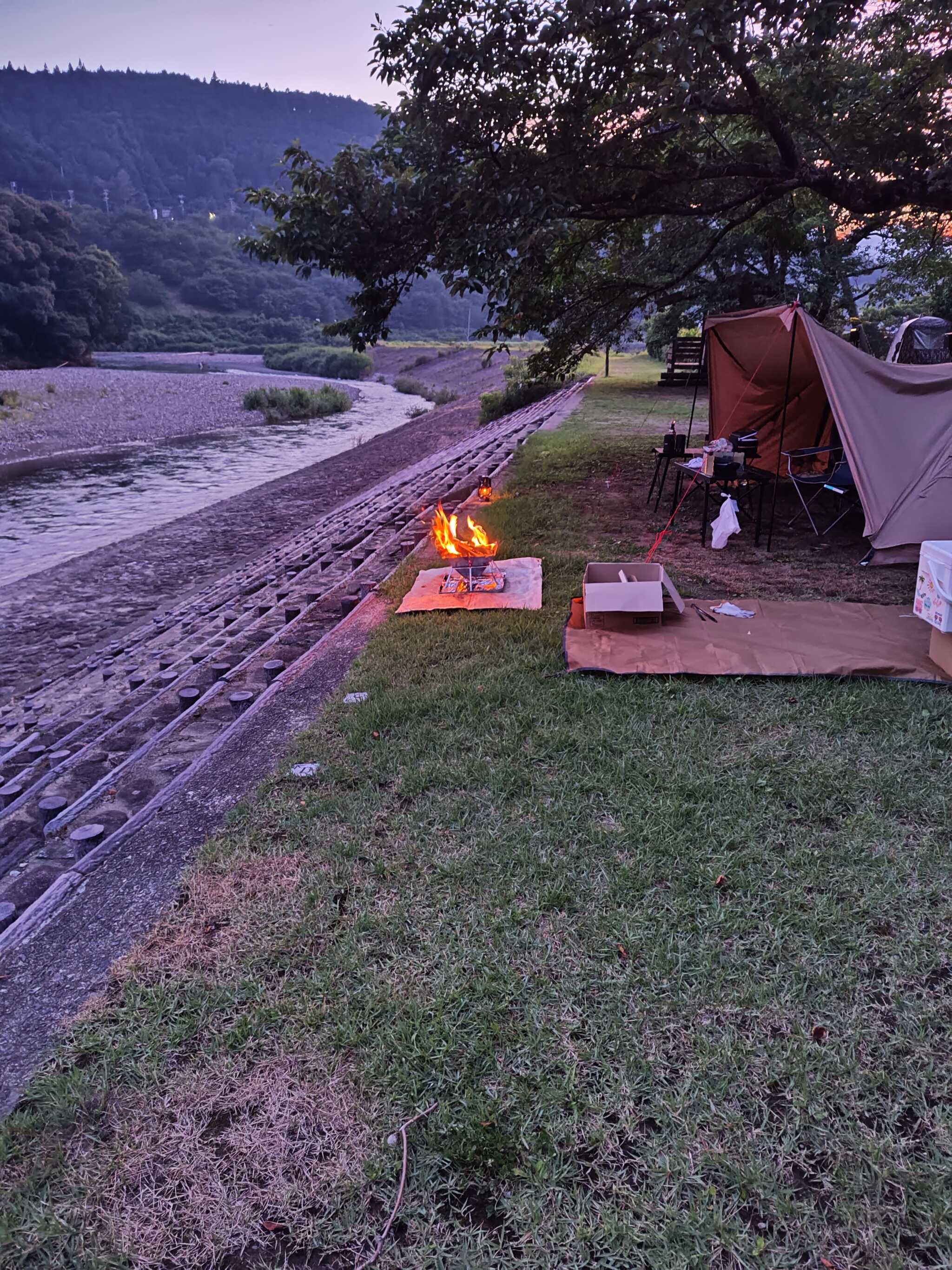 目の前には川もあり