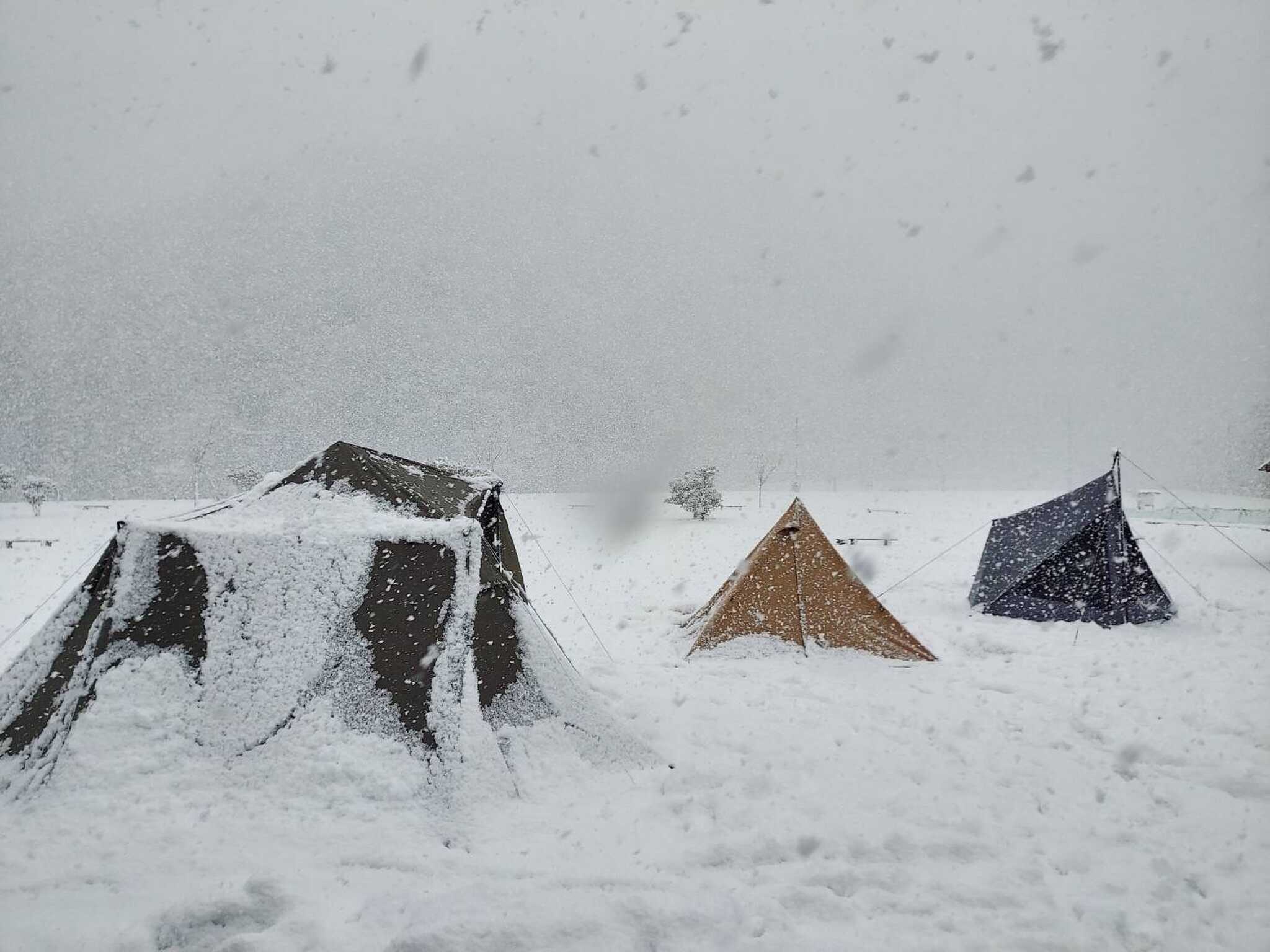 予約した日に大寒波。雪中キャンプになりました。