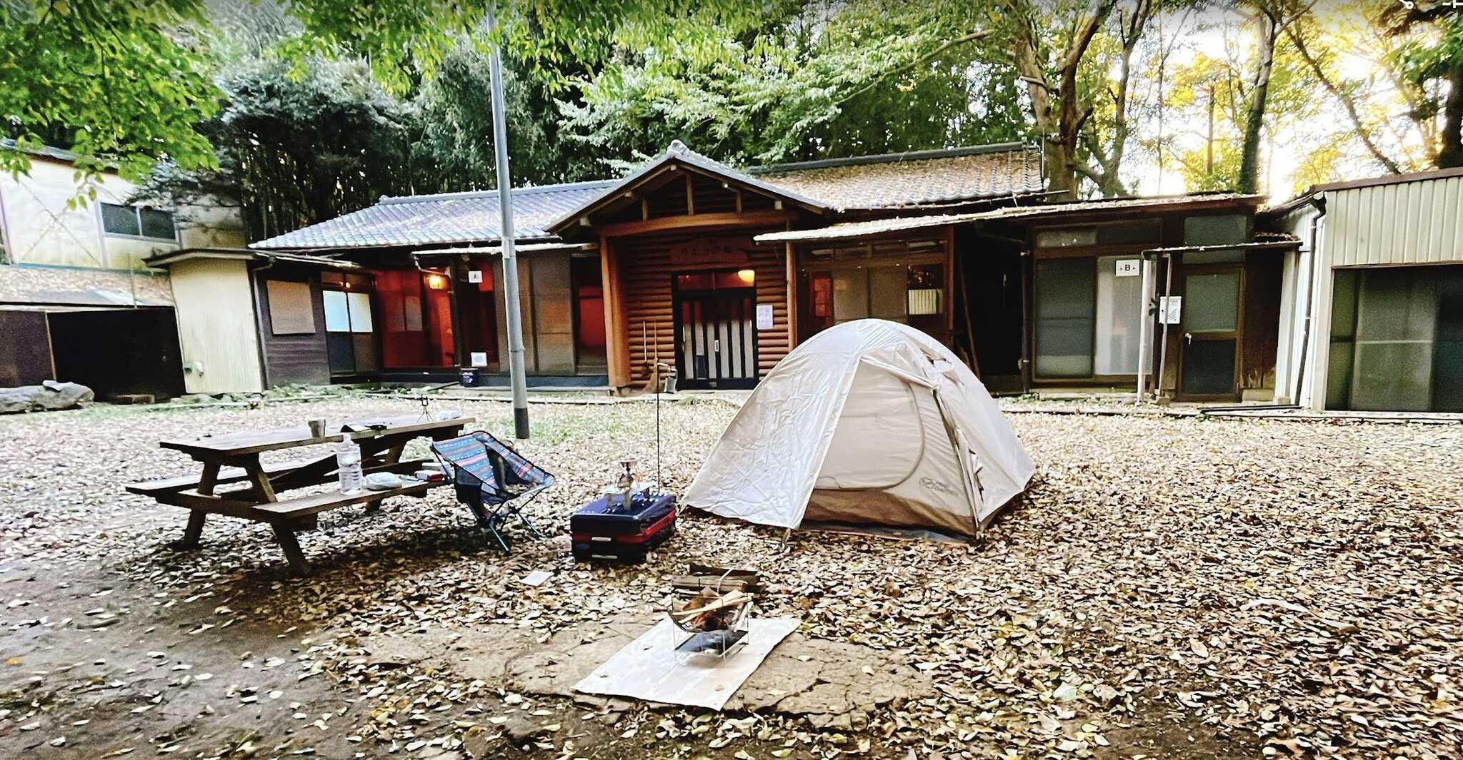管理棟を望む