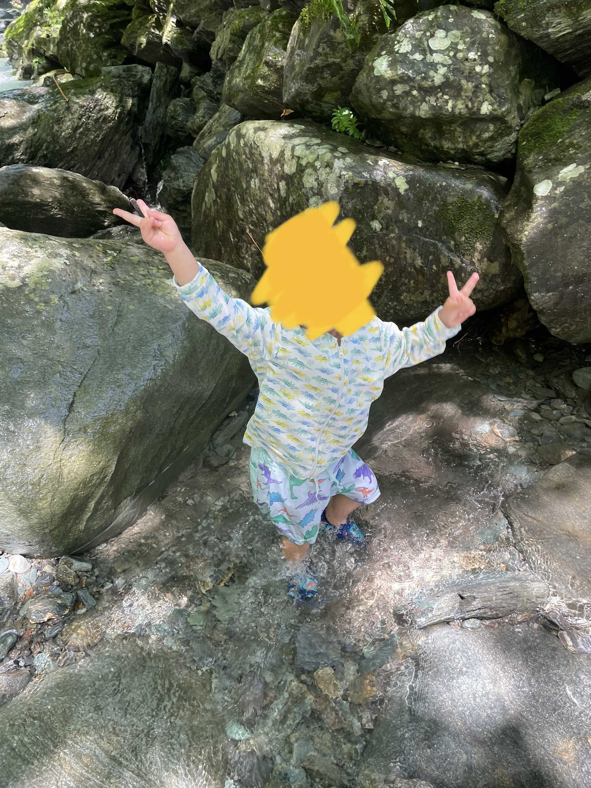 浅瀬の水遊び