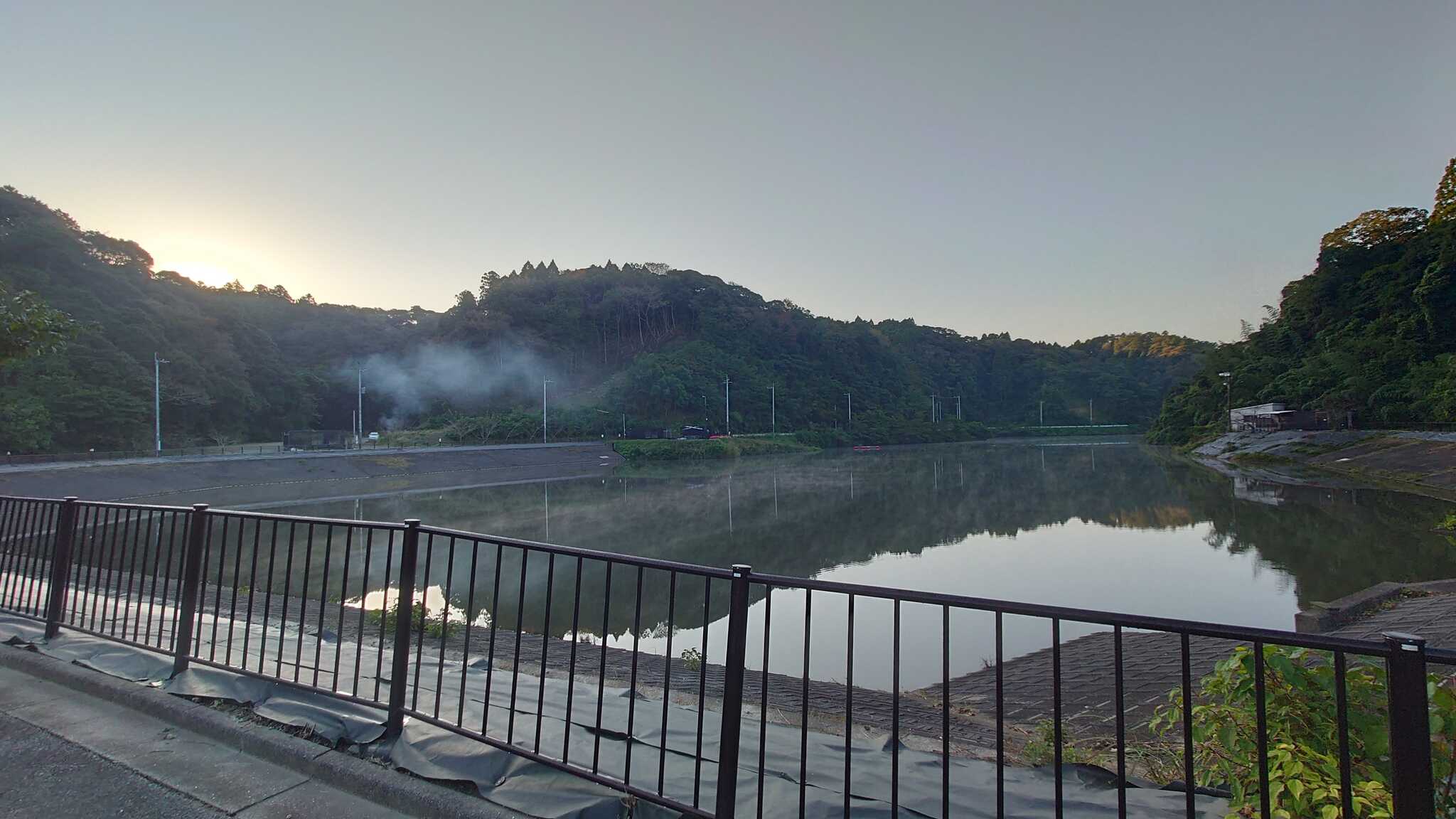 穏やかな湖面、SUPも楽しそう