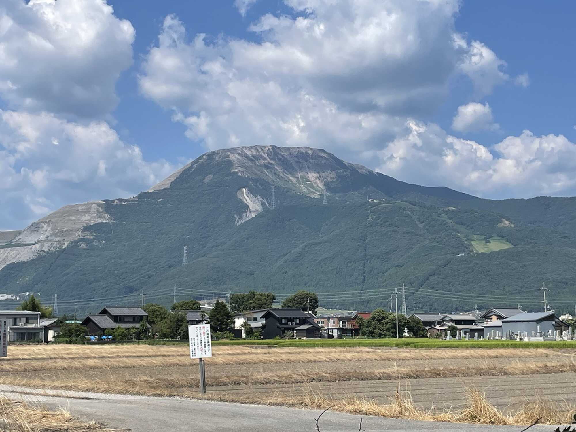 目の前は伊吹山です