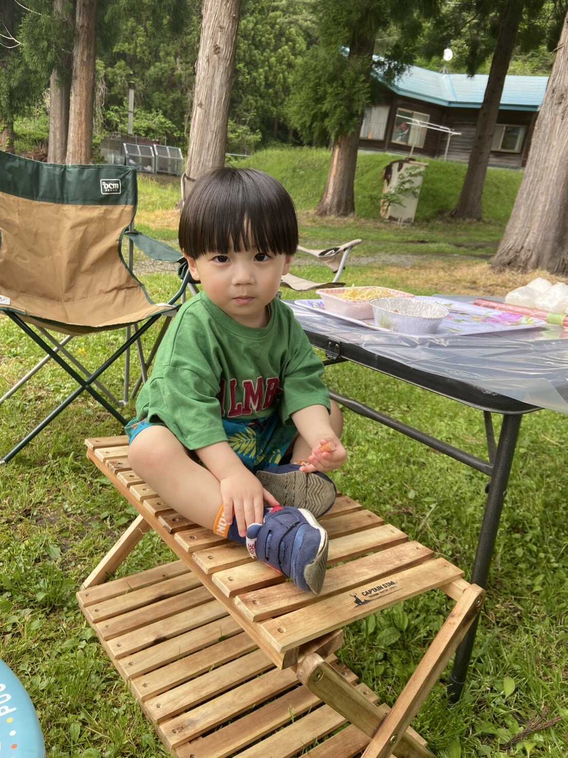 そこは座るとこじゃないよ。