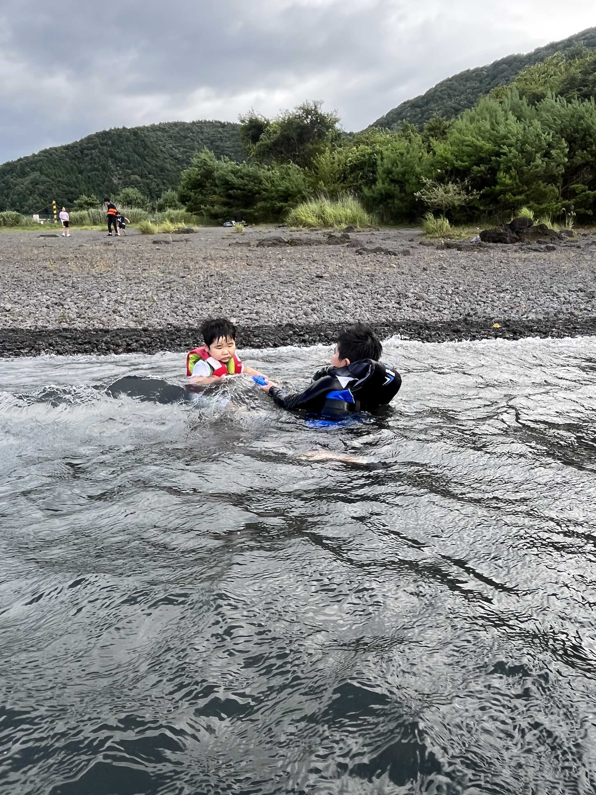 本栖湖の透明度に驚き!