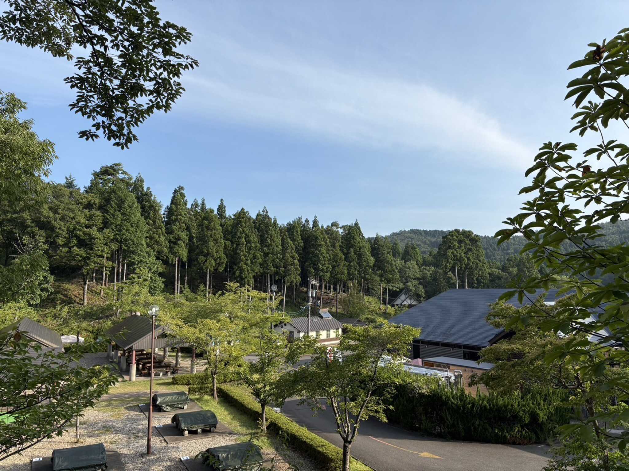 少し上から撮った施設の外観