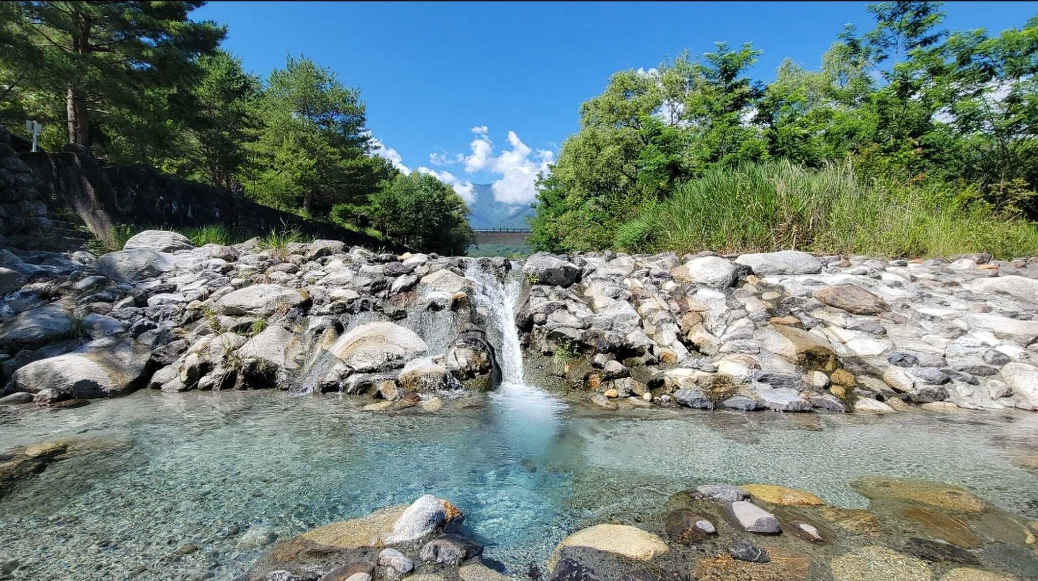 透明度の高い大武川。