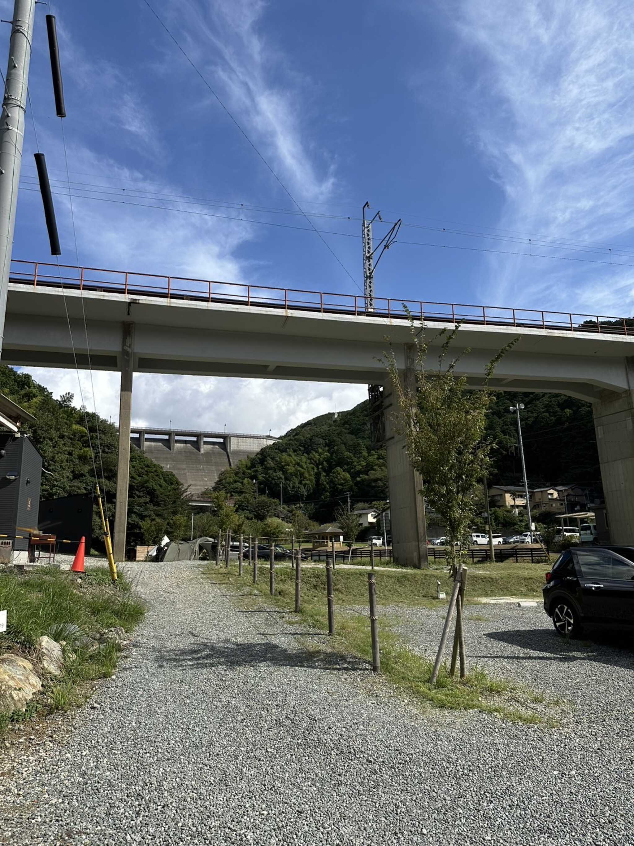 キャンプ場から見る鳴淵ダム