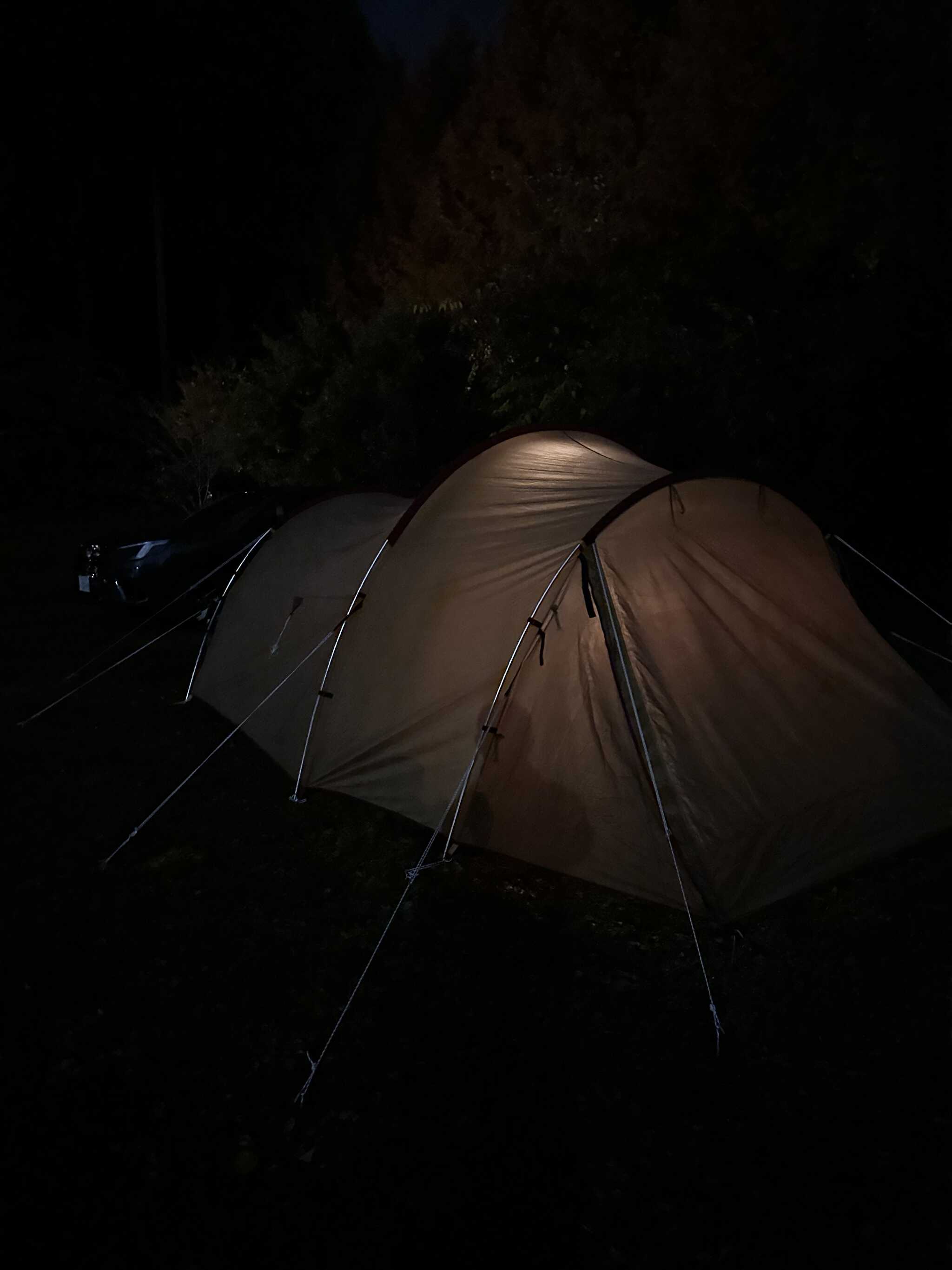 テント撮影後夜のテント風景