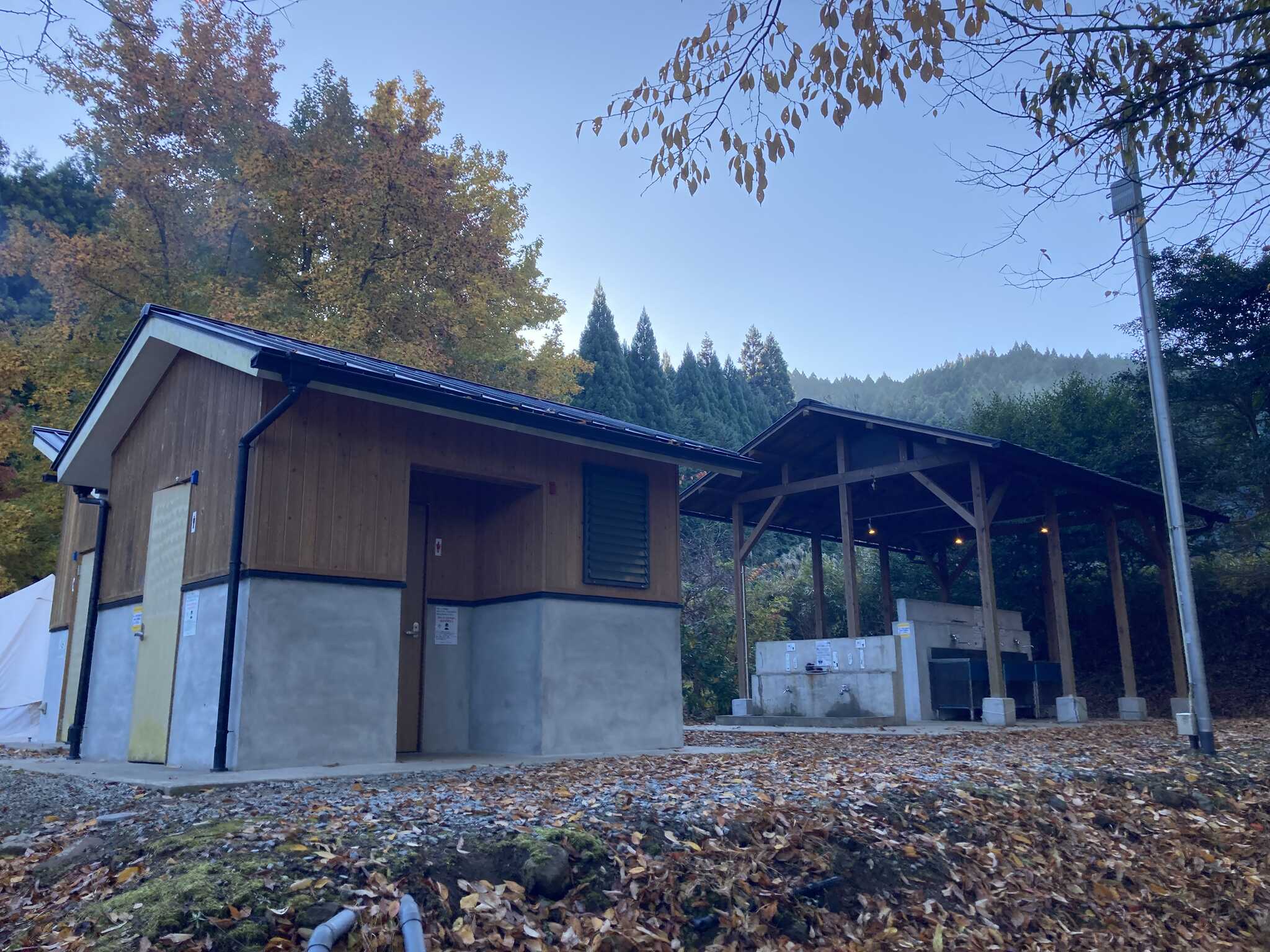 トイレと炊事場