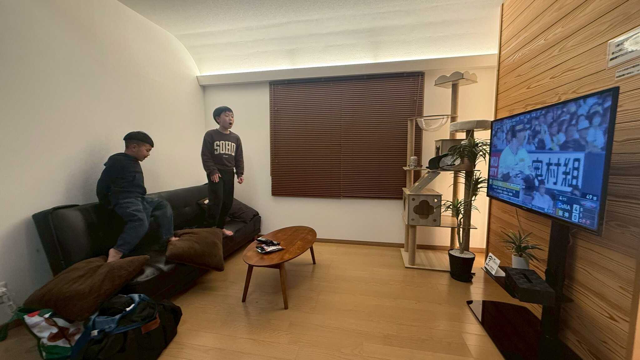 室内はテレビもあり野球かんせん