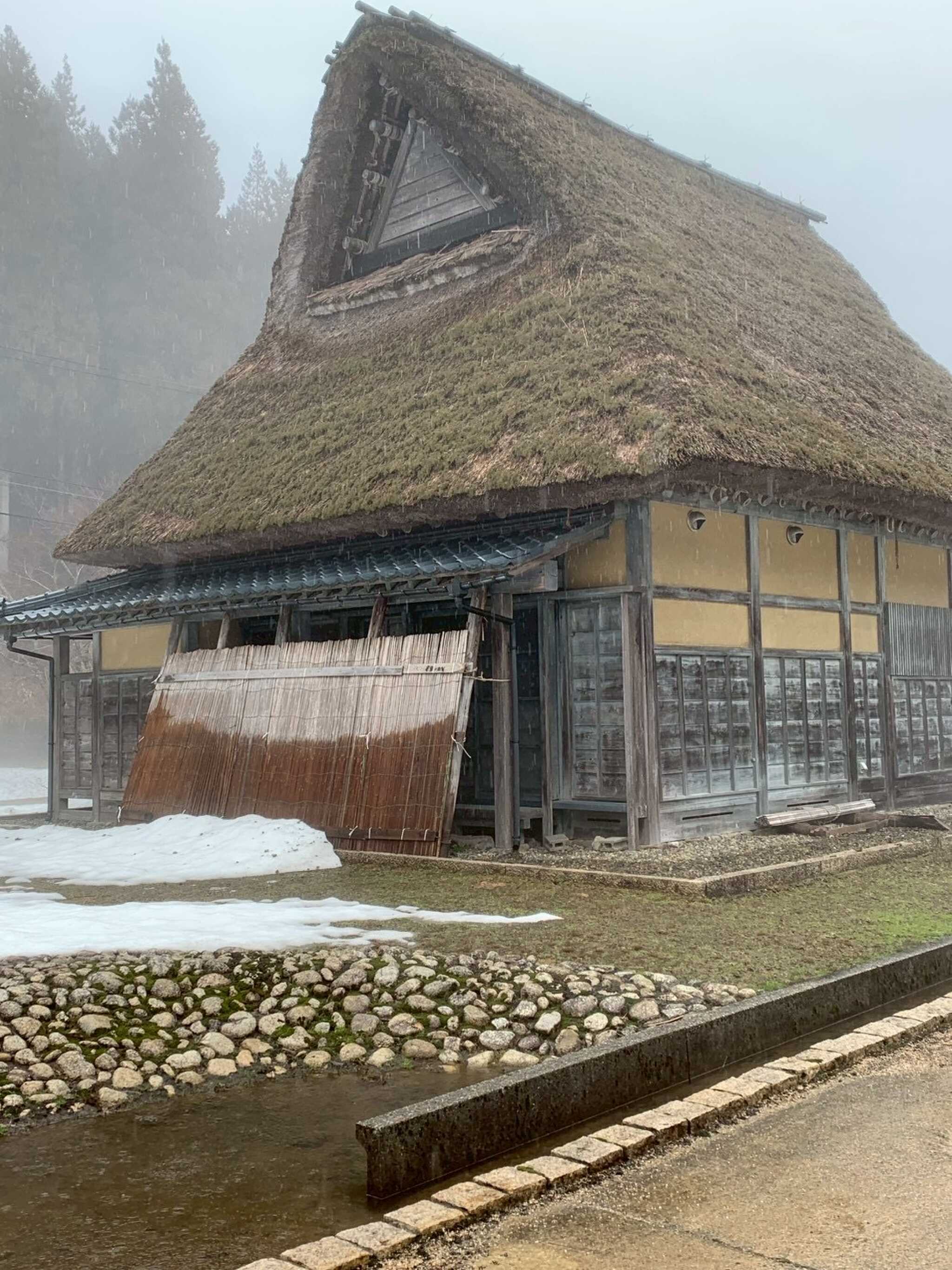 茅葺き