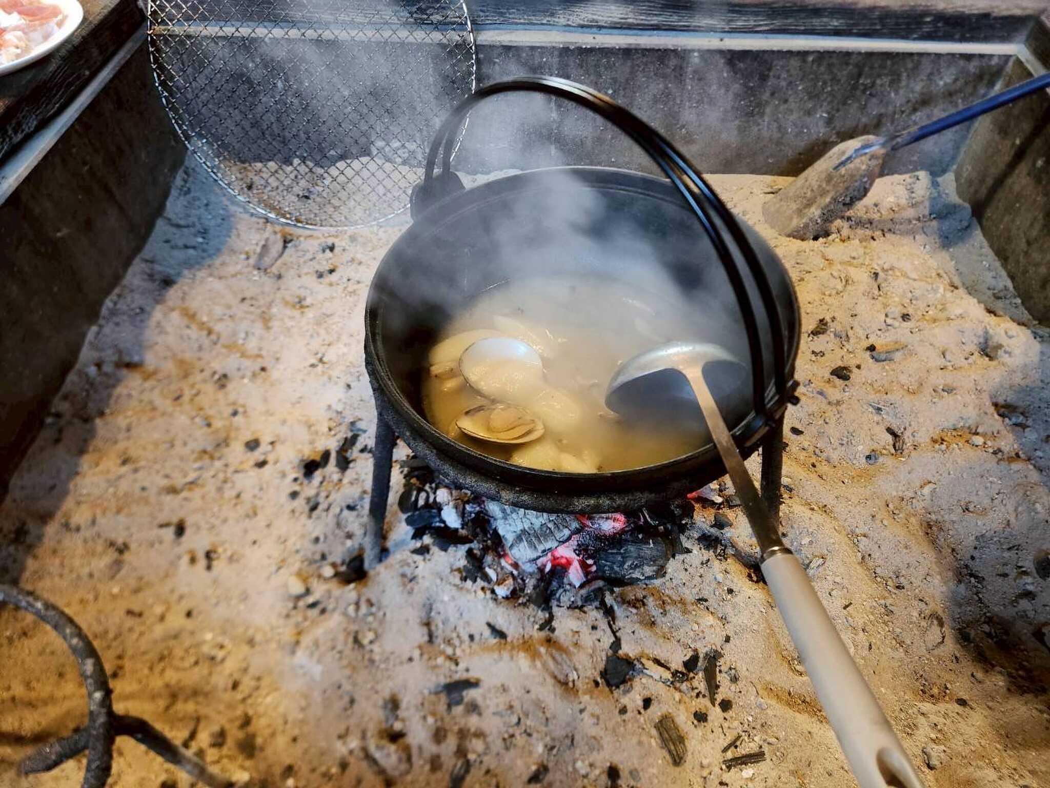 囲炉裏で鍋