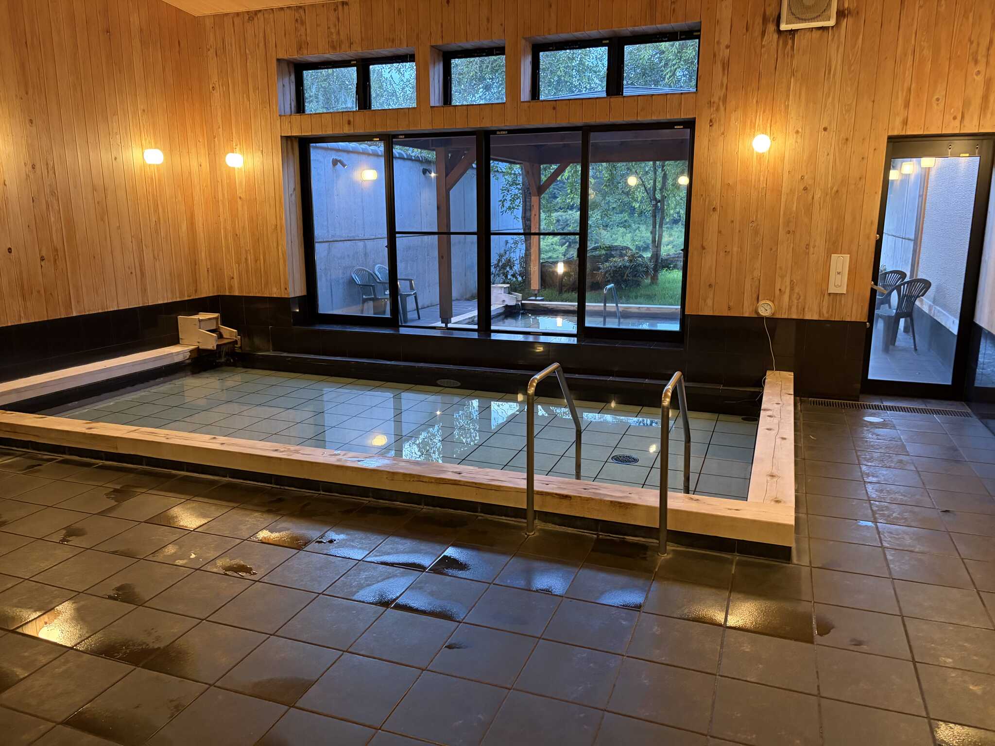 近くの温泉(楽々の湯)