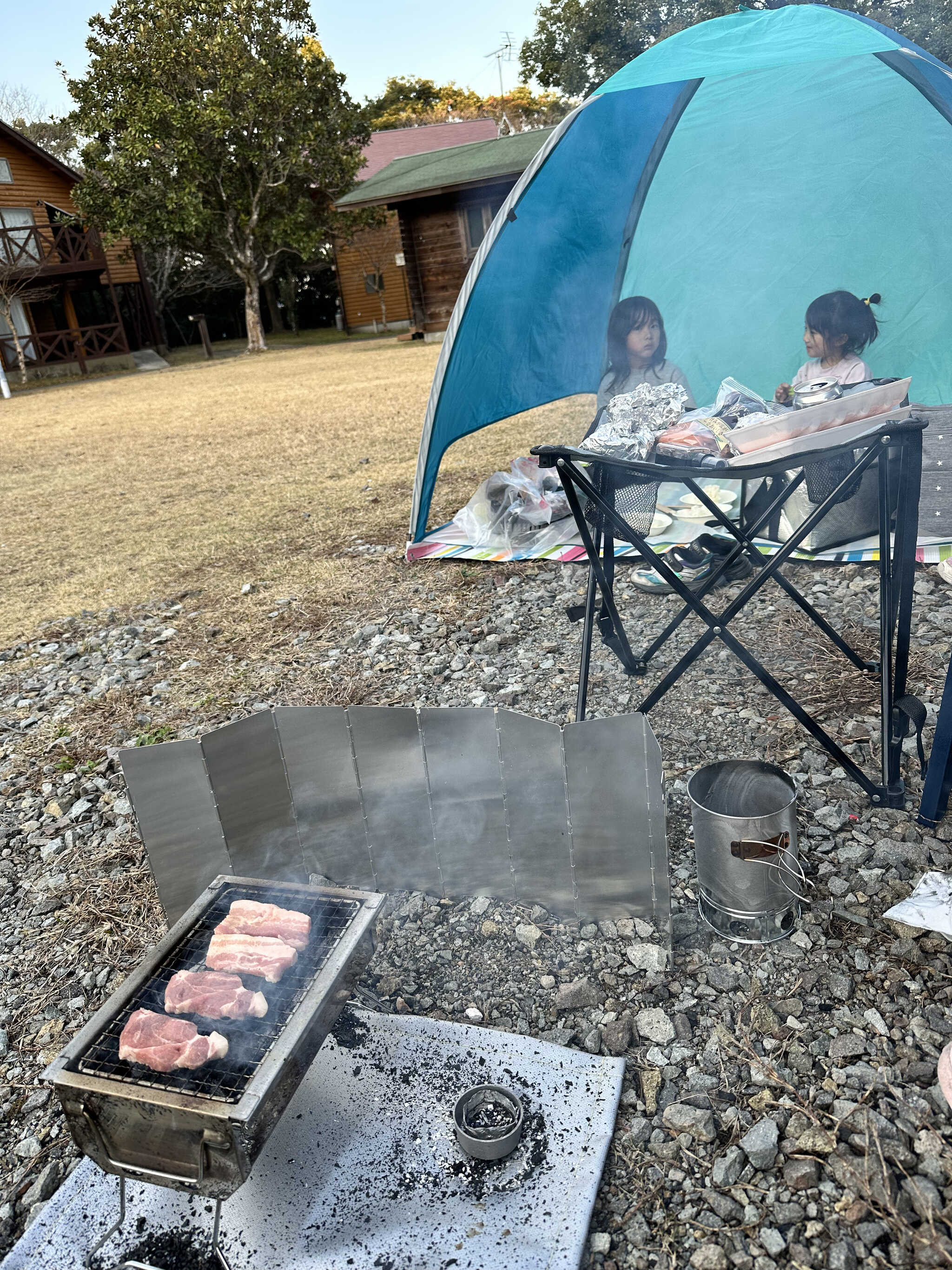 ログハウス前のBBQ