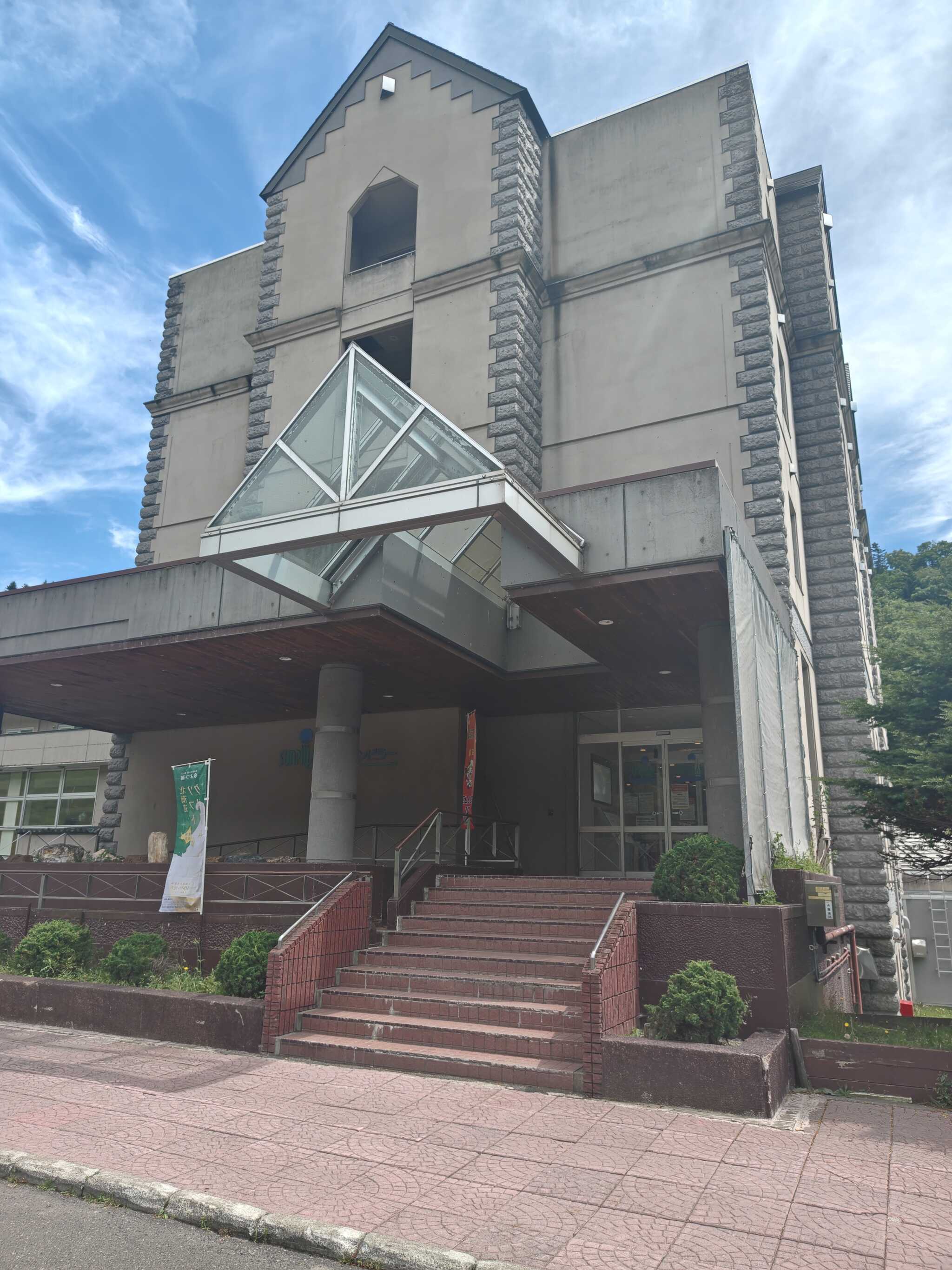 キャンプ場からはちょっと離れているが、日帰り温泉がある