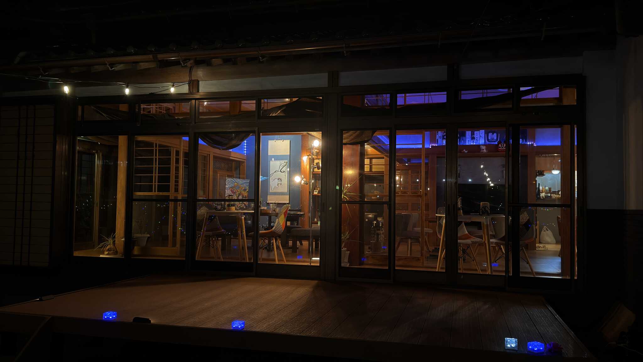 カフェの夜景