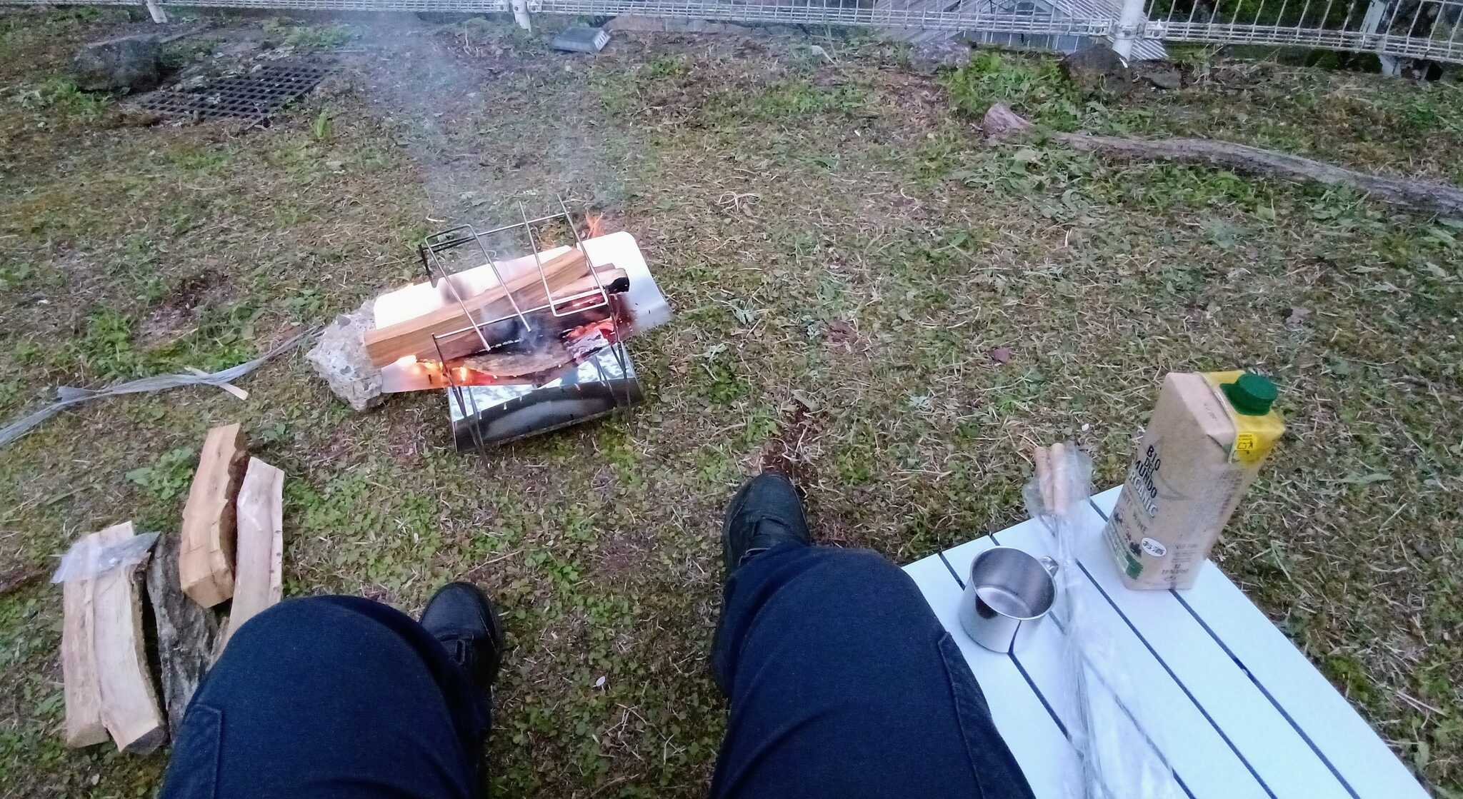 とりあえず火は熾す