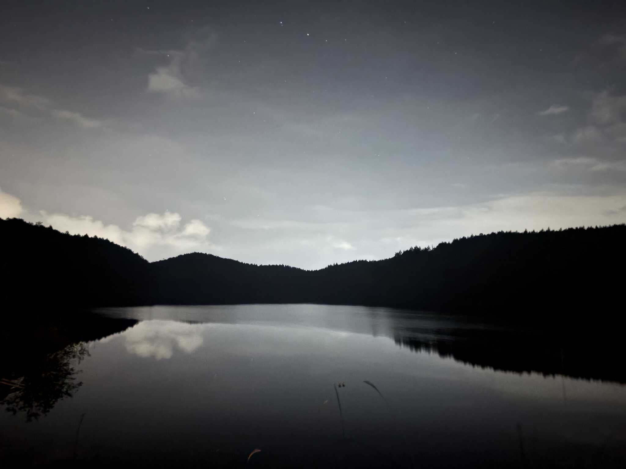 夜の保古の湖